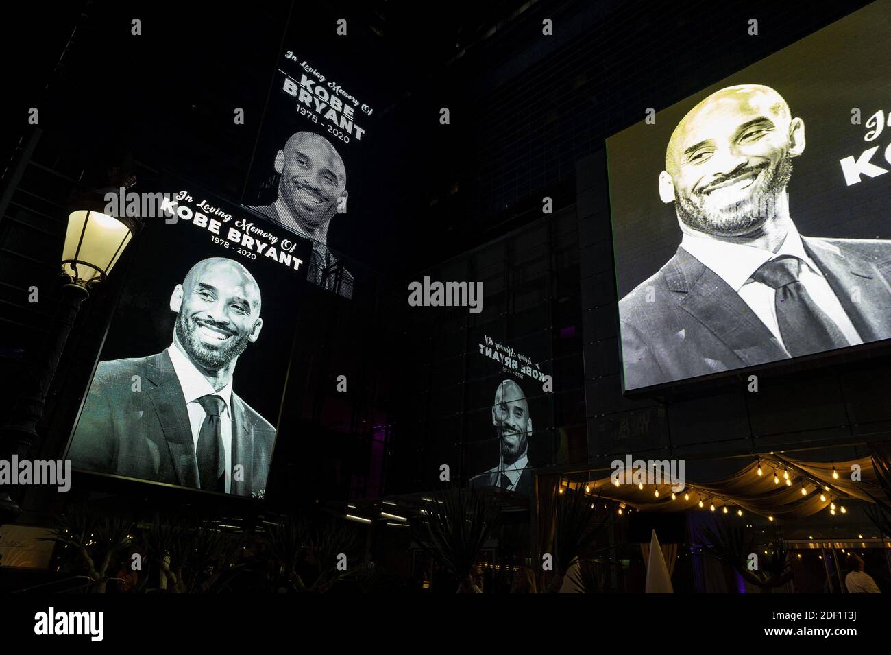 Atmosphäre rund um das Staples Center an dem Tag, an dem der ehemalige NBA-Star Kobe Bryant bei einem Hubschrauberabsturz ums Leben kam. 9 Personen starben bei dem Unfall, einschließlich Kobes Tochter und Freunde.26. Januar 2020 in Calabas, Kalifornien. Foto von Lionel Hahn/ABACAPRESS.COM Stockfoto