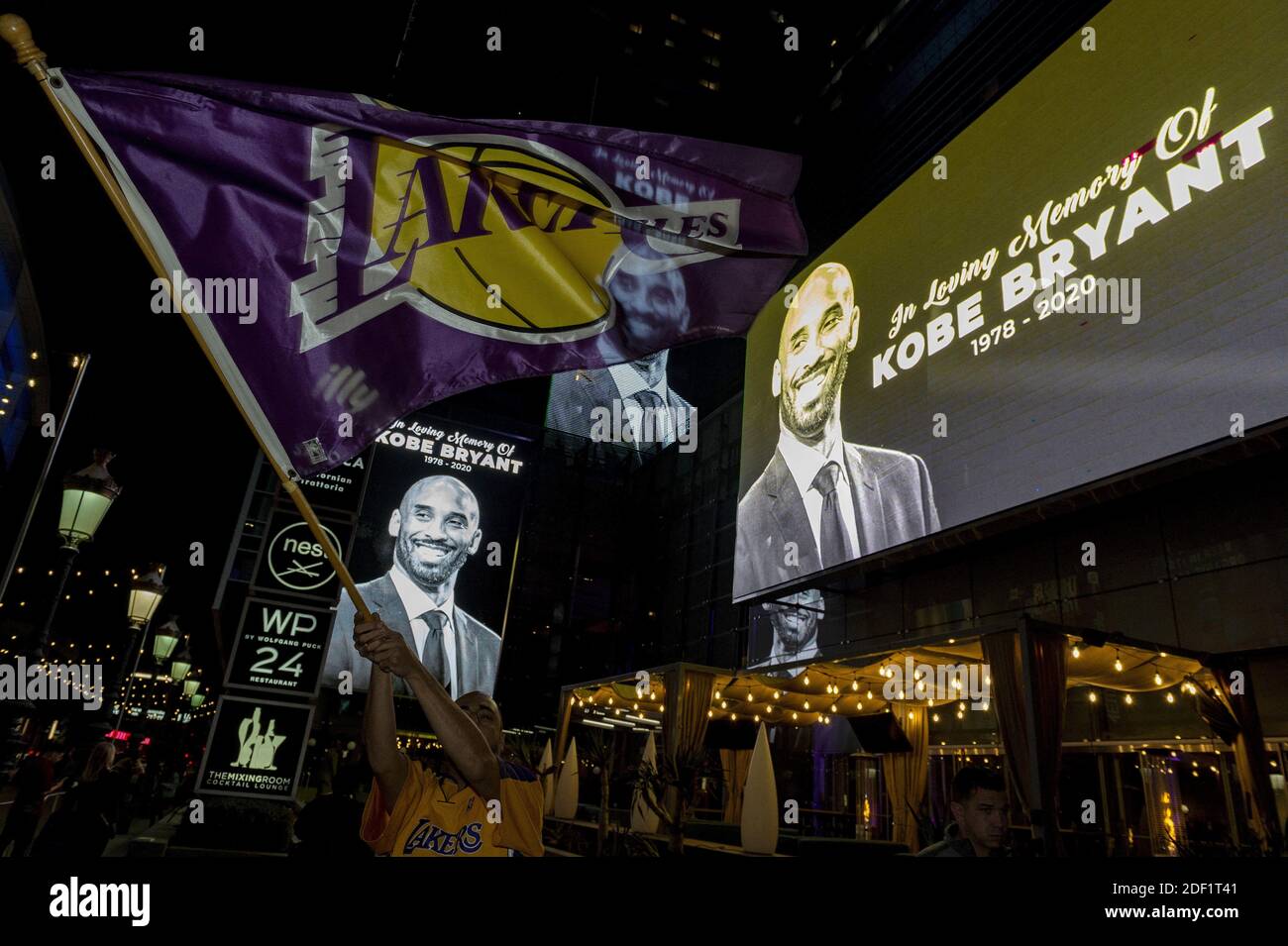 Atmosphäre rund um das Staples Center an dem Tag, an dem der ehemalige NBA-Star Kobe Bryant bei einem Hubschrauberabsturz ums Leben kam. 9 Personen starben bei dem Unfall, einschließlich Kobes Tochter und Freunde.26. Januar 2020 in Calabas, Kalifornien. Foto von Lionel Hahn/ABACAPRESS.COM Stockfoto