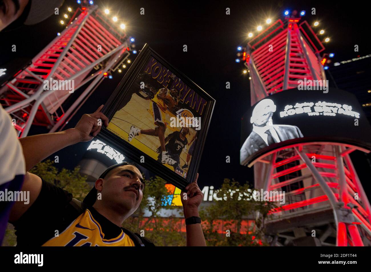 Atmosphäre rund um das Staples Center an dem Tag, an dem der ehemalige NBA-Star Kobe Bryant bei einem Hubschrauberabsturz ums Leben kam. 9 Personen starben bei dem Unfall, einschließlich Kobes Tochter und Freunde.26. Januar 2020 in Calabas, Kalifornien. Foto von Lionel Hahn/ABACAPRESS.COM Stockfoto
