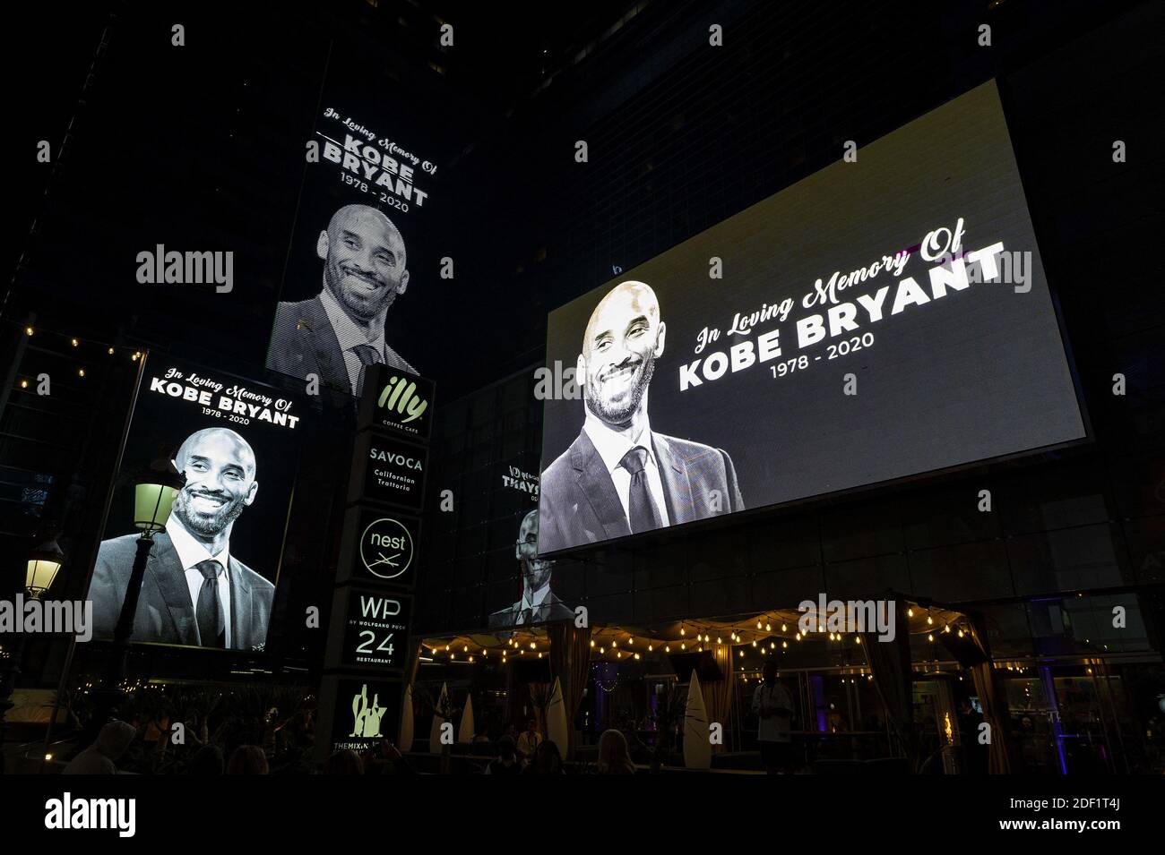 Atmosphäre rund um das Staples Center an dem Tag, an dem der ehemalige NBA-Star Kobe Bryant bei einem Hubschrauberabsturz ums Leben kam. 9 Personen starben bei dem Unfall, einschließlich Kobes Tochter und Freunde.26. Januar 2020 in Calabas, Kalifornien. Foto von Lionel Hahn/ABACAPRESS.COM Stockfoto