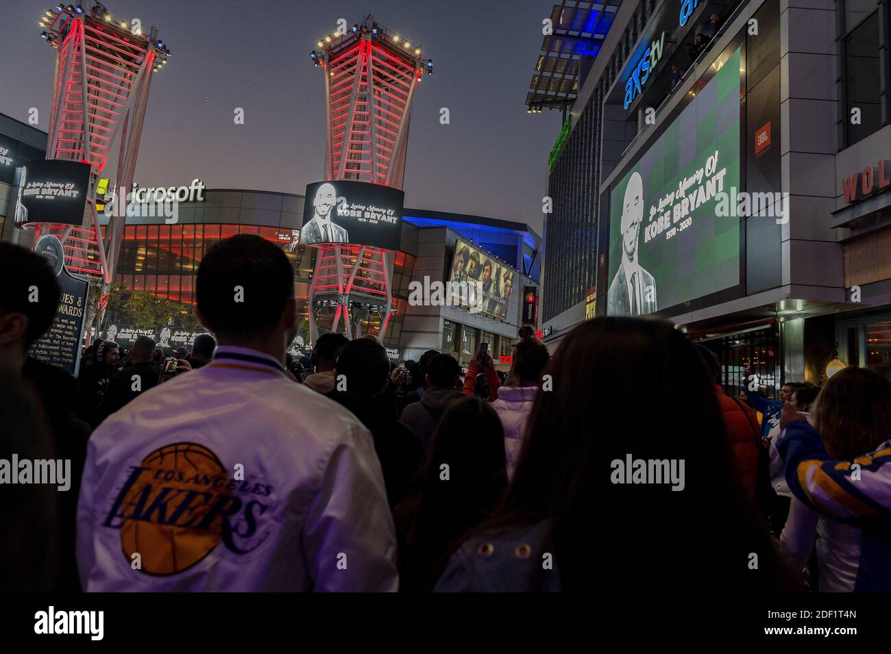 Atmosphäre rund um das Staples Center an dem Tag, an dem der ehemalige NBA-Star Kobe Bryant bei einem Hubschrauberabsturz ums Leben kam. 9 Personen starben bei dem Unfall, einschließlich Kobes Tochter und Freunde.26. Januar 2020 in Calabas, Kalifornien. Foto von Lionel Hahn/ABACAPRESS.COM Stockfoto