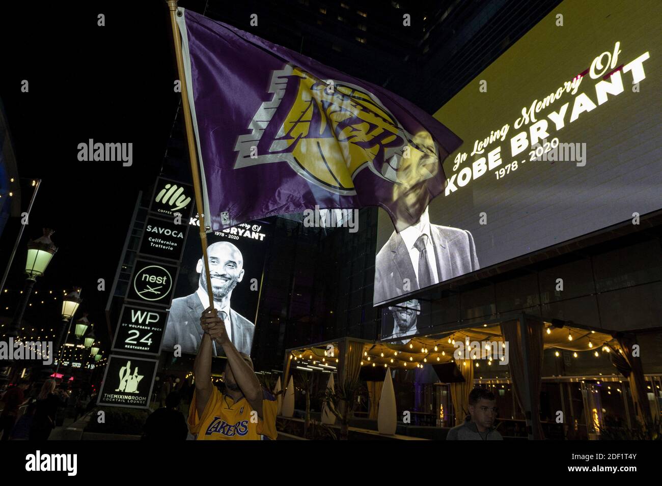 Atmosphäre rund um das Staples Center an dem Tag, an dem der ehemalige NBA-Star Kobe Bryant bei einem Hubschrauberabsturz ums Leben kam. 9 Personen starben bei dem Unfall, einschließlich Kobes Tochter und Freunde.26. Januar 2020 in Calabas, Kalifornien. Foto von Lionel Hahn/ABACAPRESS.COM Stockfoto