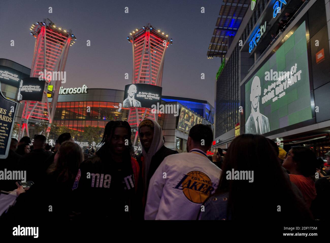 Atmosphäre rund um das Staples Center an dem Tag, an dem der ehemalige NBA-Star Kobe Bryant bei einem Hubschrauberabsturz ums Leben kam. 9 Personen starben bei dem Unfall, einschließlich Kobes Tochter und Freunde.26. Januar 2020 in Calabas, Kalifornien. Foto von Lionel Hahn/ABACAPRESS.COM Stockfoto