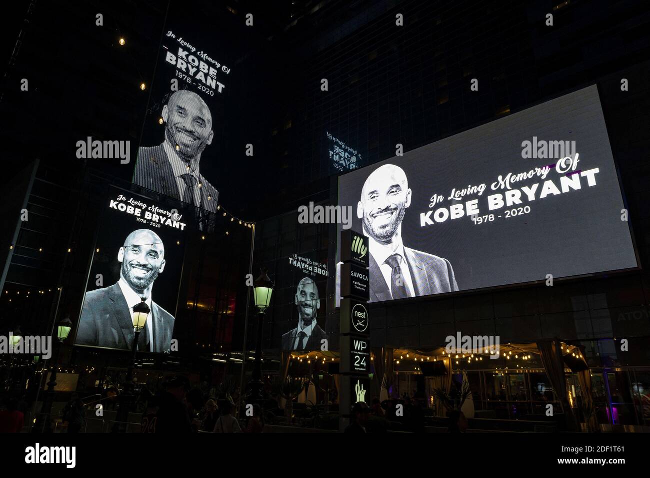 Atmosphäre rund um das Staples Center an dem Tag, an dem der ehemalige NBA-Star Kobe Bryant bei einem Hubschrauberabsturz ums Leben kam. 9 Personen starben bei dem Unfall, einschließlich Kobes Tochter und Freunde.26. Januar 2020 in Calabas, Kalifornien. Foto von Lionel Hahn/ABACAPRESS.COM Stockfoto