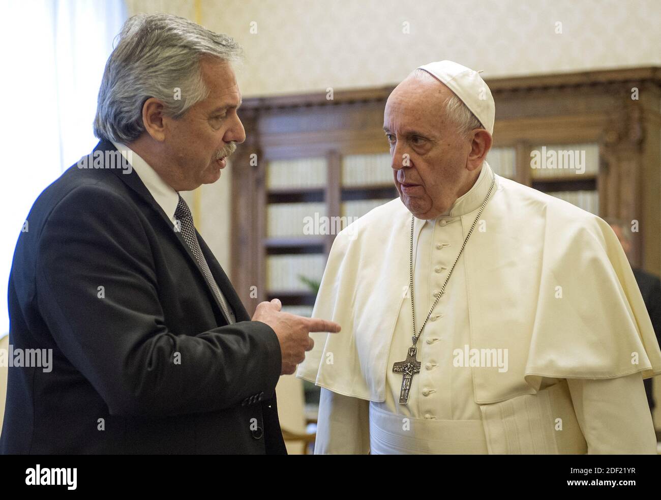 Papst Franziskus trifft den argentinischen Präsidenten Alberto Fernandez bei einer Audienz im Apostolischen Palast im Vatikan am 31. Januar 2020. Foto von ABACAPRESS.COM Stockfoto