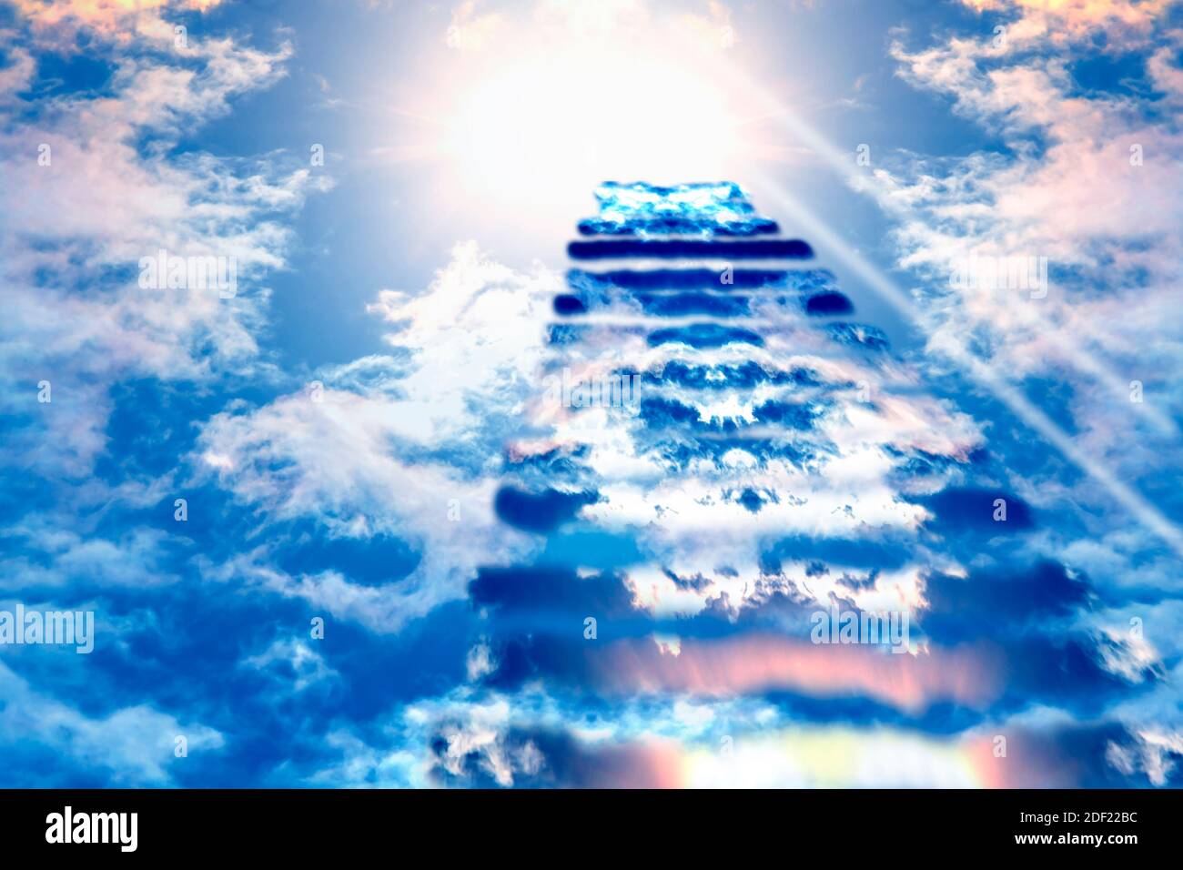 Treppe zum Himmel. Religiöser Hintergrund. Stockfoto