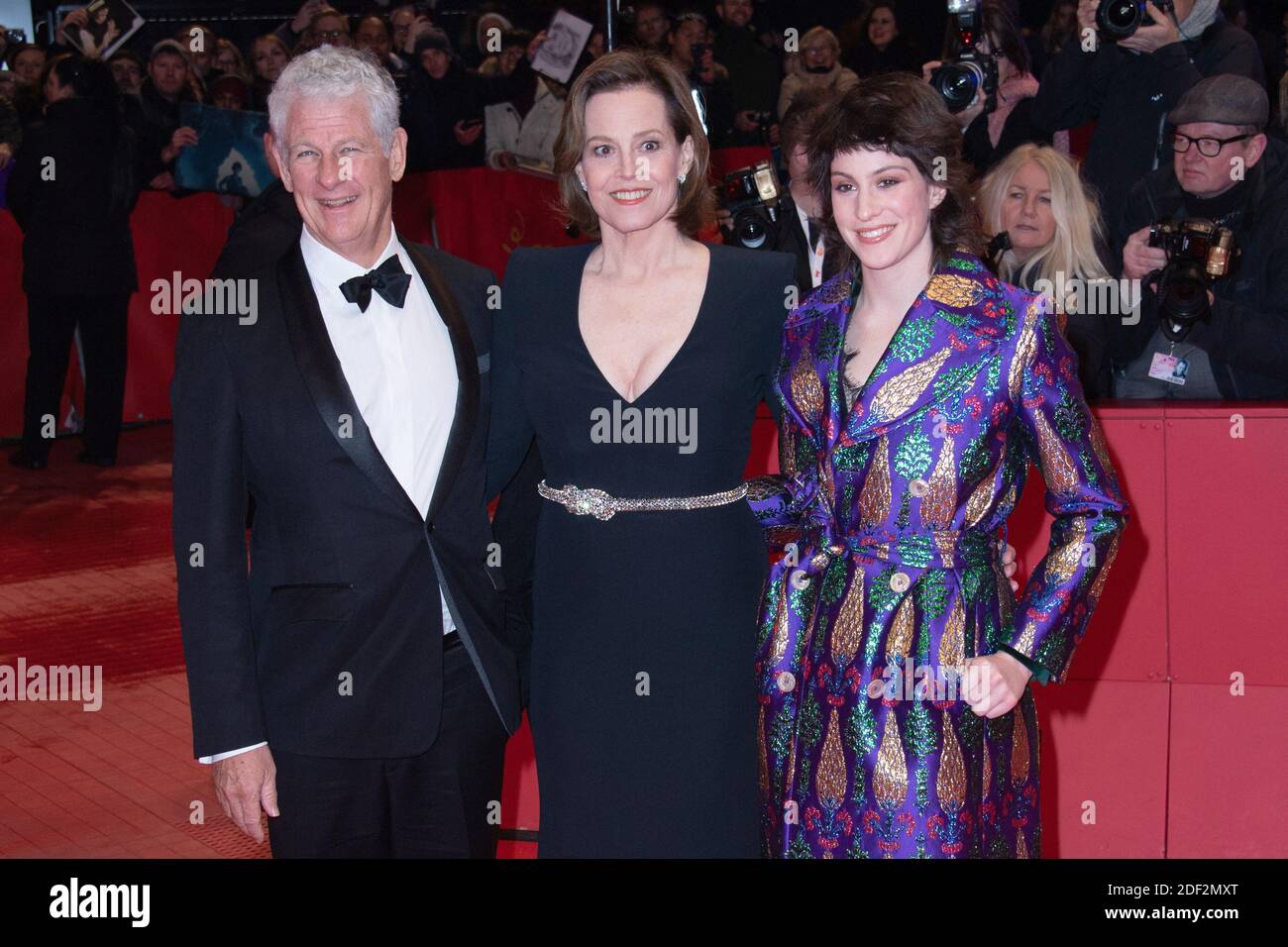 Sigourney Weaver mit Ehemann Jim Simpson und Tochter Charlotte Simpson bei der Eröffnungsfeier der 70. Berlinale am 20. Februar 2020 in Berlin. Foto von Aurore Marechal/ABACAPRESS.COM Stockfoto