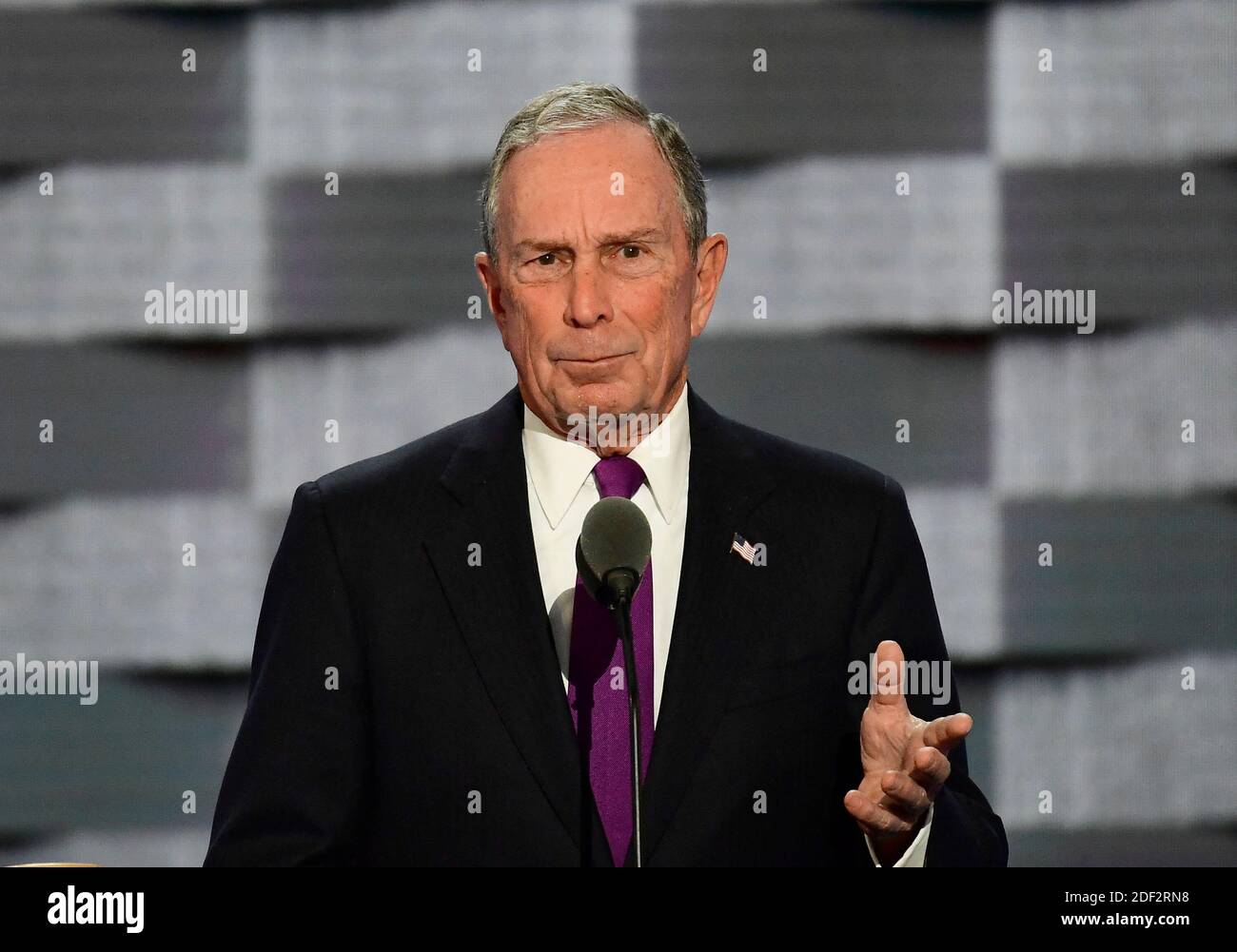 Der ehemalige Bürgermeister von New York City, Michael Bloomberg, macht am Mittwoch, den 27. Juli 2016, während der dritten Sitzung der Demokratischen Nationalversammlung 2016 im Wells Fargo Center in Philadelphia, PA, USA, Bemerkungen. Foto von Ron Sachs / CNP/ABACAPRESS.COM Stockfoto