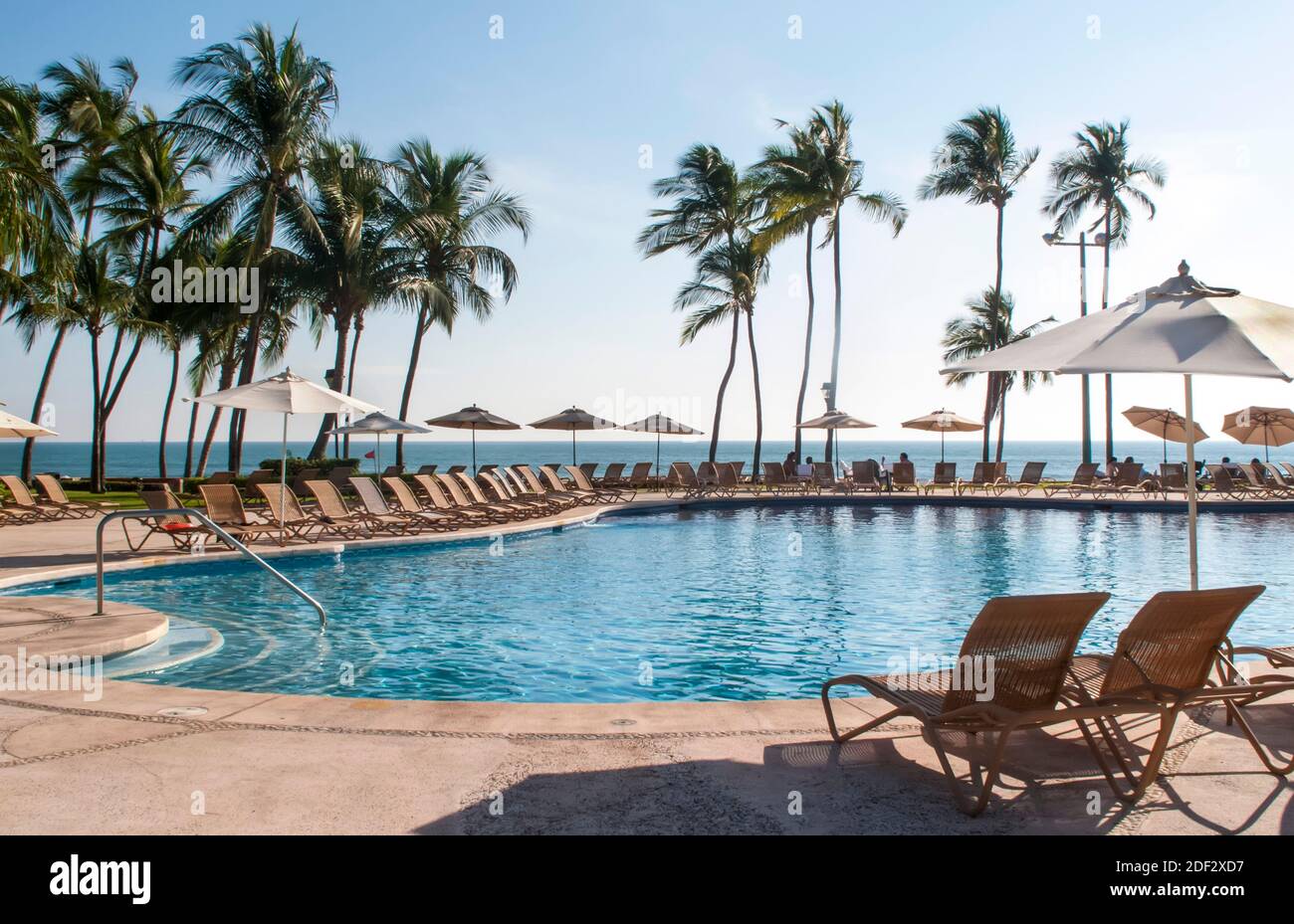 Fast leeres Hotel Pool Acapulco, Guerrero, Mexiko Stockfoto