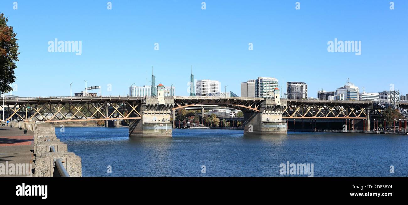 Portland, Stadt der Brücken: Burnside Bridge Stockfoto