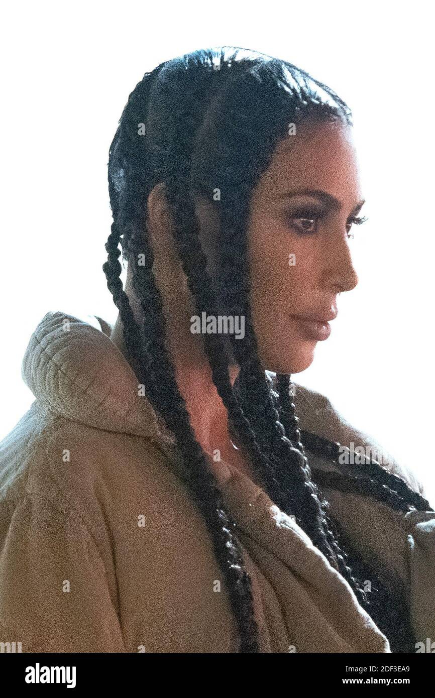 Kim Kardashian Penelope Disick Und Kourtney Kardashian Nahmen An Der Yeezy Season 8 Show Im Rahmen Der Paris Fashion Week Womenswear Herbst Winter 2020 2021 In Paris Frankreich Am 02 Marz 2020 Teil Foto