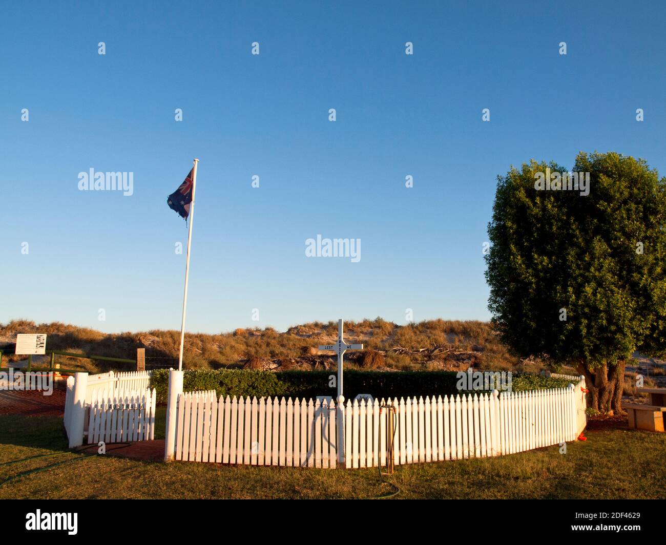 Anzac-Schrein, 'Let we forget', 80 Mile Beach, Western Australia. Stockfoto