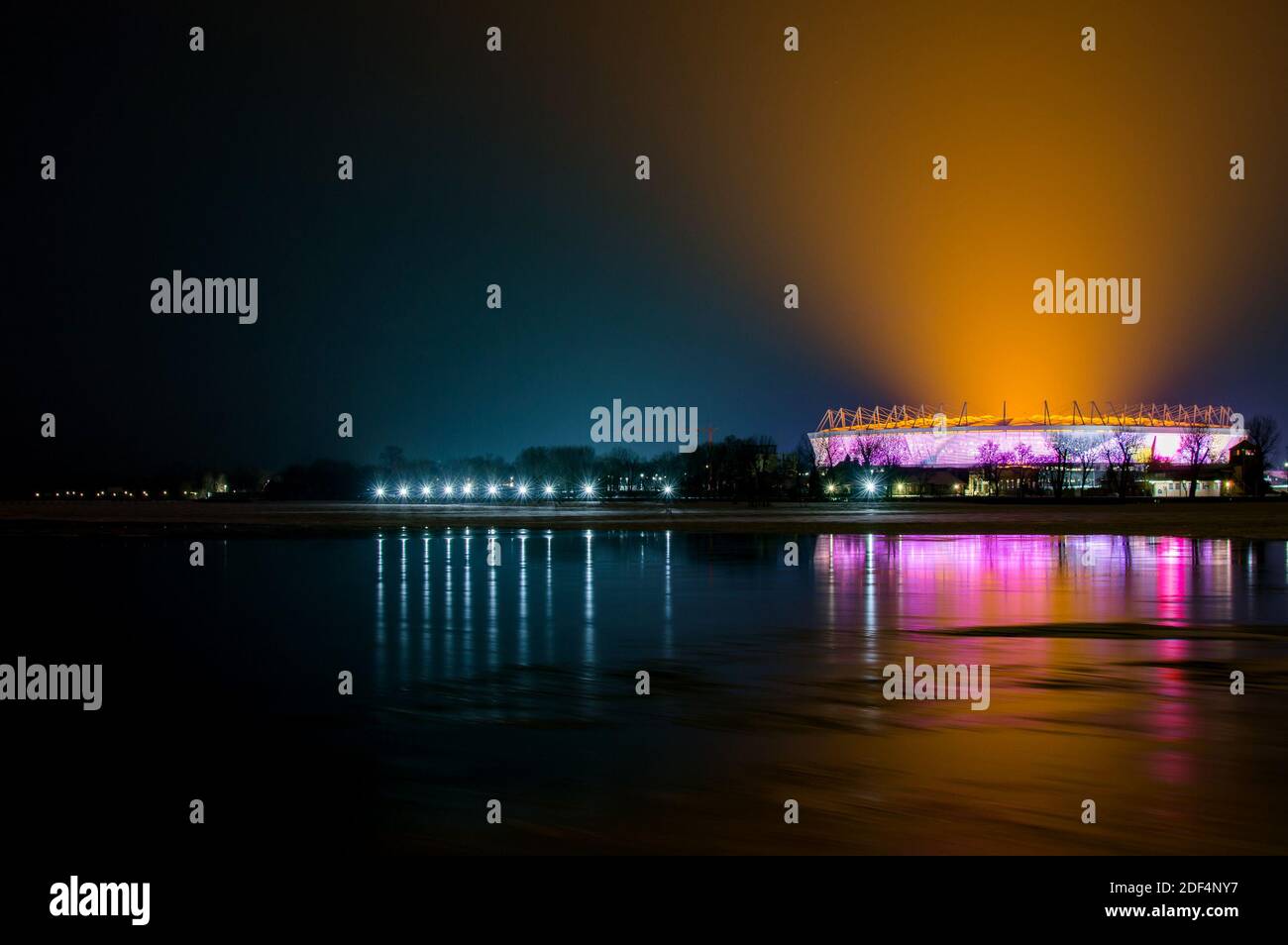 Russland, Rostov-on-Don, 24. Januar 2018: Fußballstadion Rostov Arena. Das Stadion für die FIFA Fußball-Weltmeisterschaft 2018. Nachtbeleuchtung. Stockfoto