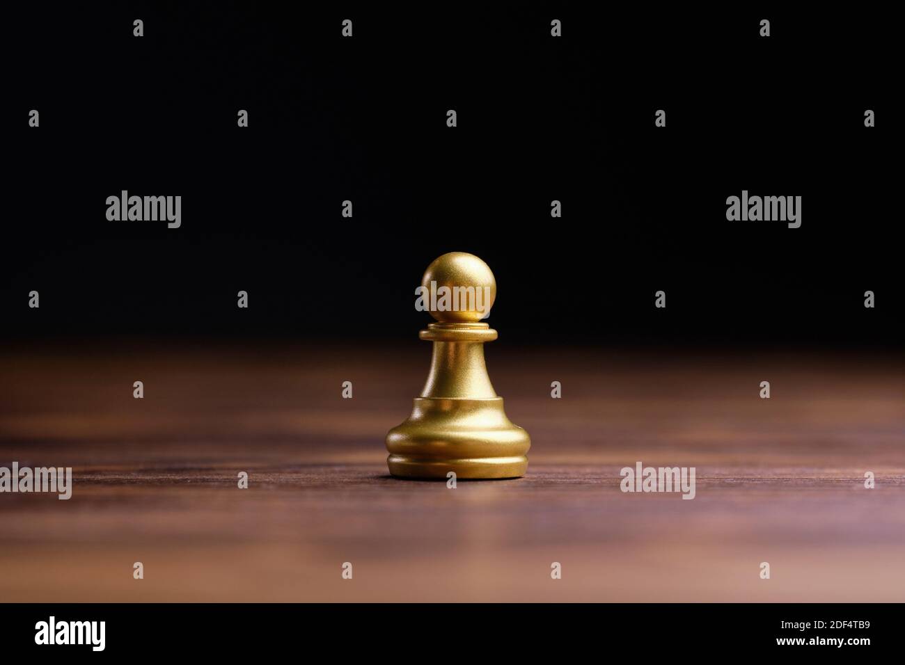 Abstrakter Mann in Form eines Schachspielers Stockfoto
