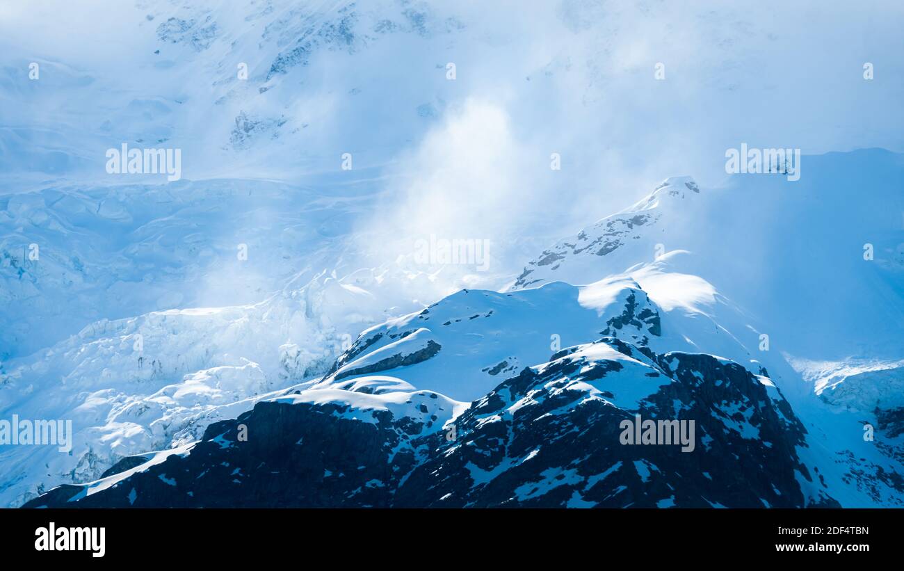 Nebel driftet über die Eisflächen der Gletscher, Mt Cook National Park, Neuseeland Stockfoto