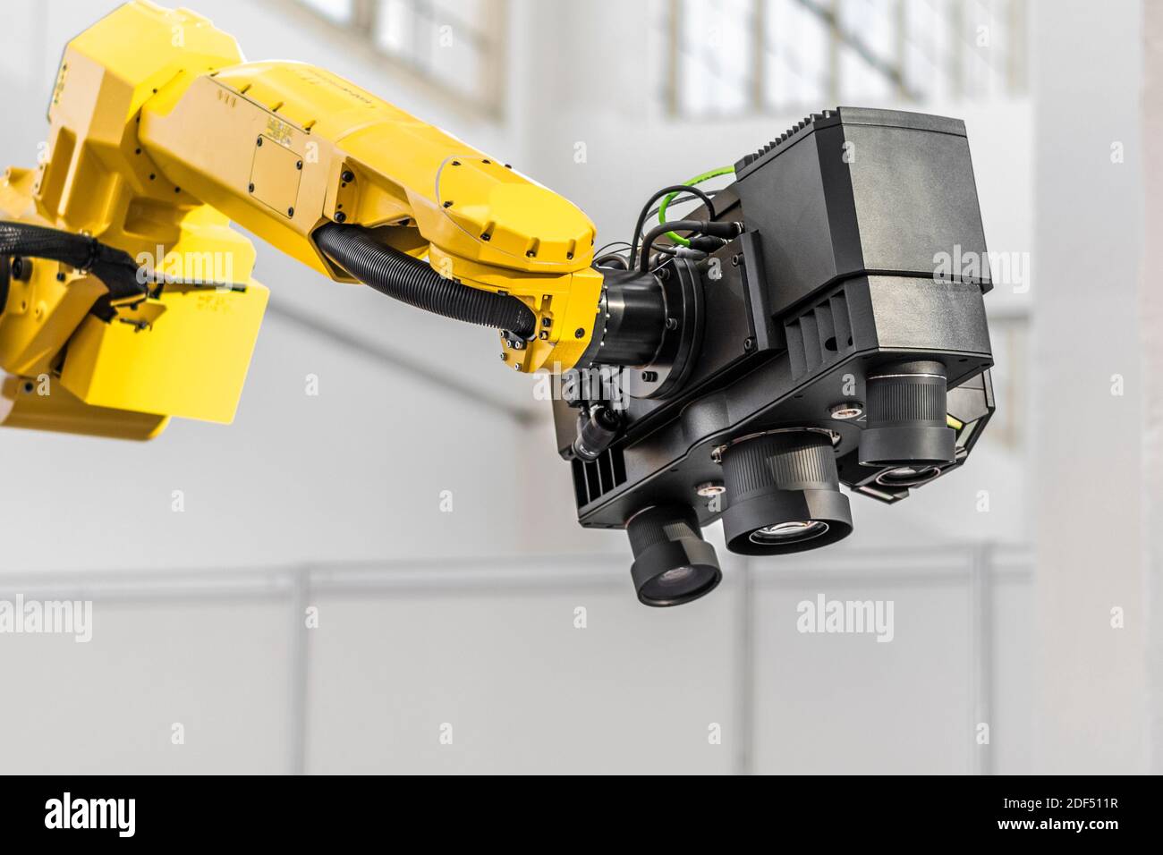 Industrieller 3D-Scanner auf Roboterarm. Stockfoto