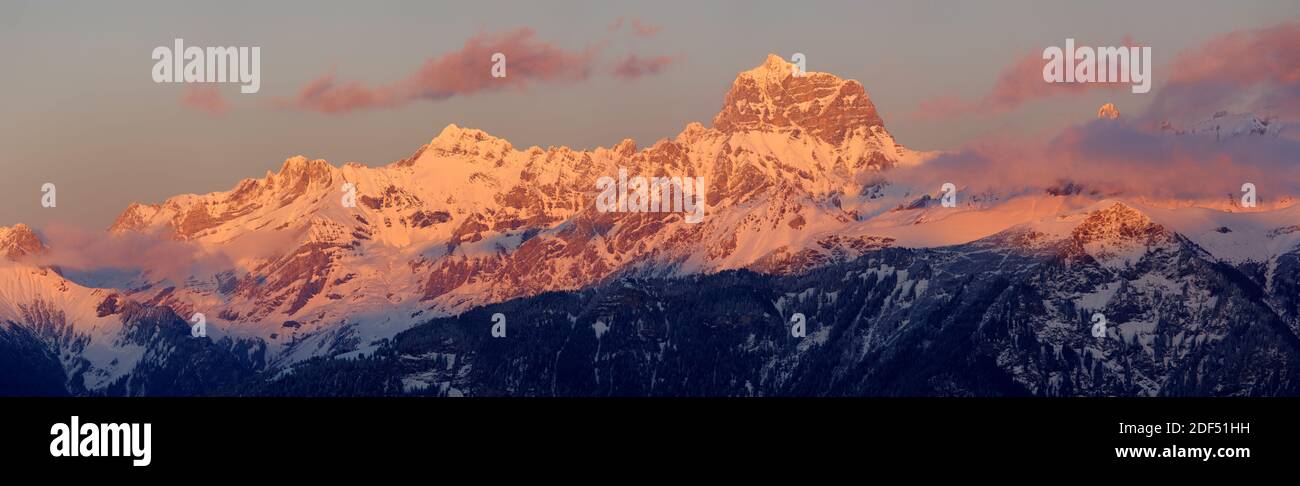 Geographie / Reisen, Schweiz, Waadt, Winteransicht des Grand Muveran (3051m) im Sonnenuntergang, Additional-Rights-Clearance-Info-not-available Stockfoto