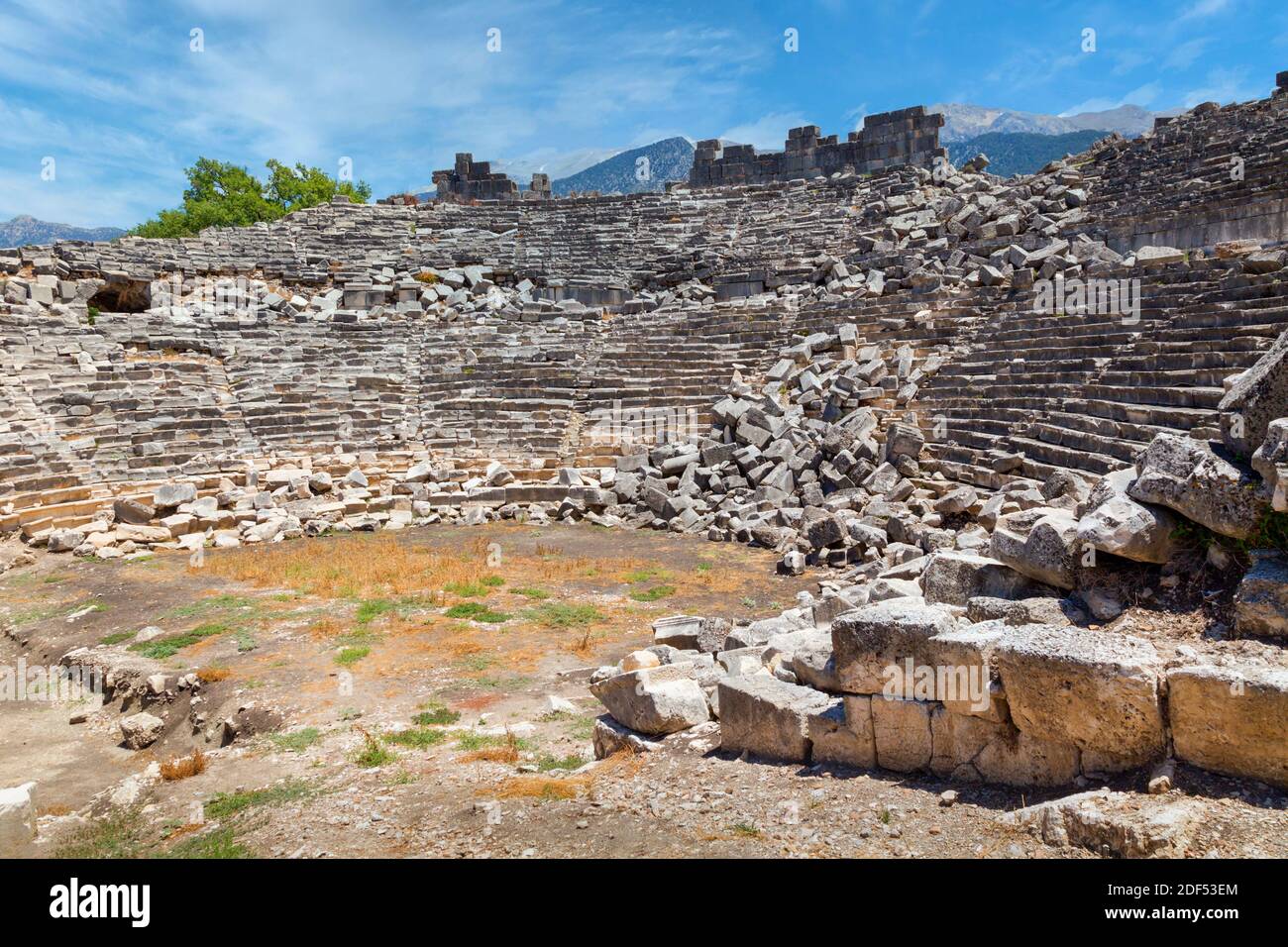 Ruinen der alten lykischen Stadt Tlos, Provinz Antalya, Türkei. Das Theater aus der Römerzeit. Dieses Bild zeigt, was für eine antike Ruine c Stockfoto