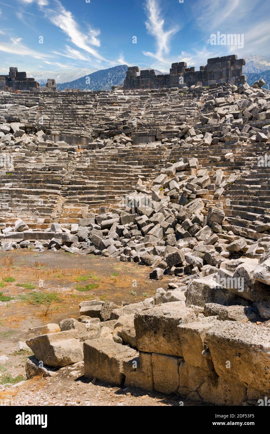 Ruinen der alten lykischen Stadt Tlos, Provinz Antalya, Türkei. Das Theater aus der Römerzeit. Dieses Bild zeigt, was für eine antike Ruine c Stockfoto