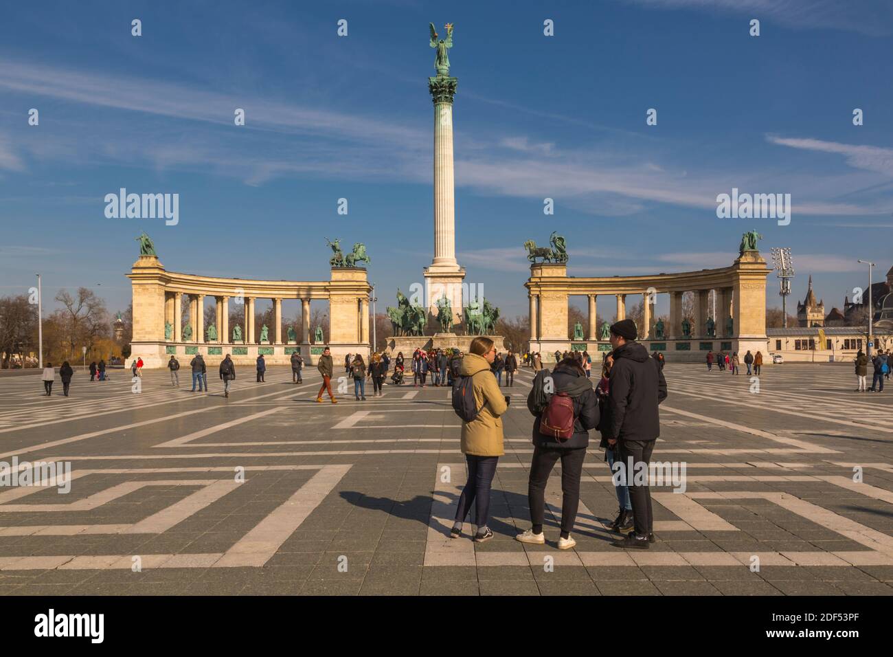 Blick auf das Millenium-Denkmal und das Reiterdenkmal von Prince Arpad, Heldenplatz, Budapest, Ungarn, Südosteuropa, Europa Stockfoto