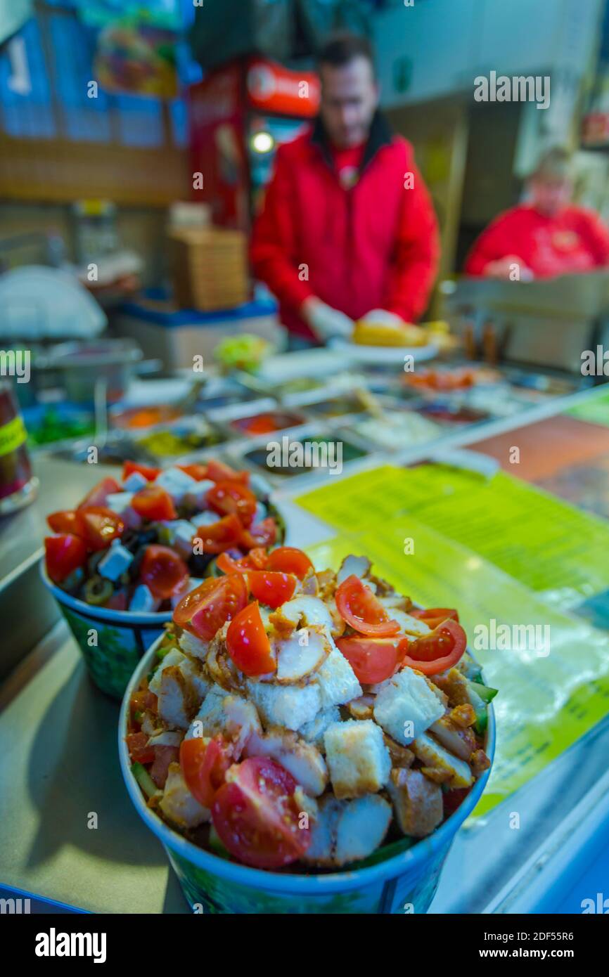 Lokale Gerichte auf dem Budapester Hauptmarkt, Budapest, Ungarn, Europa Stockfoto