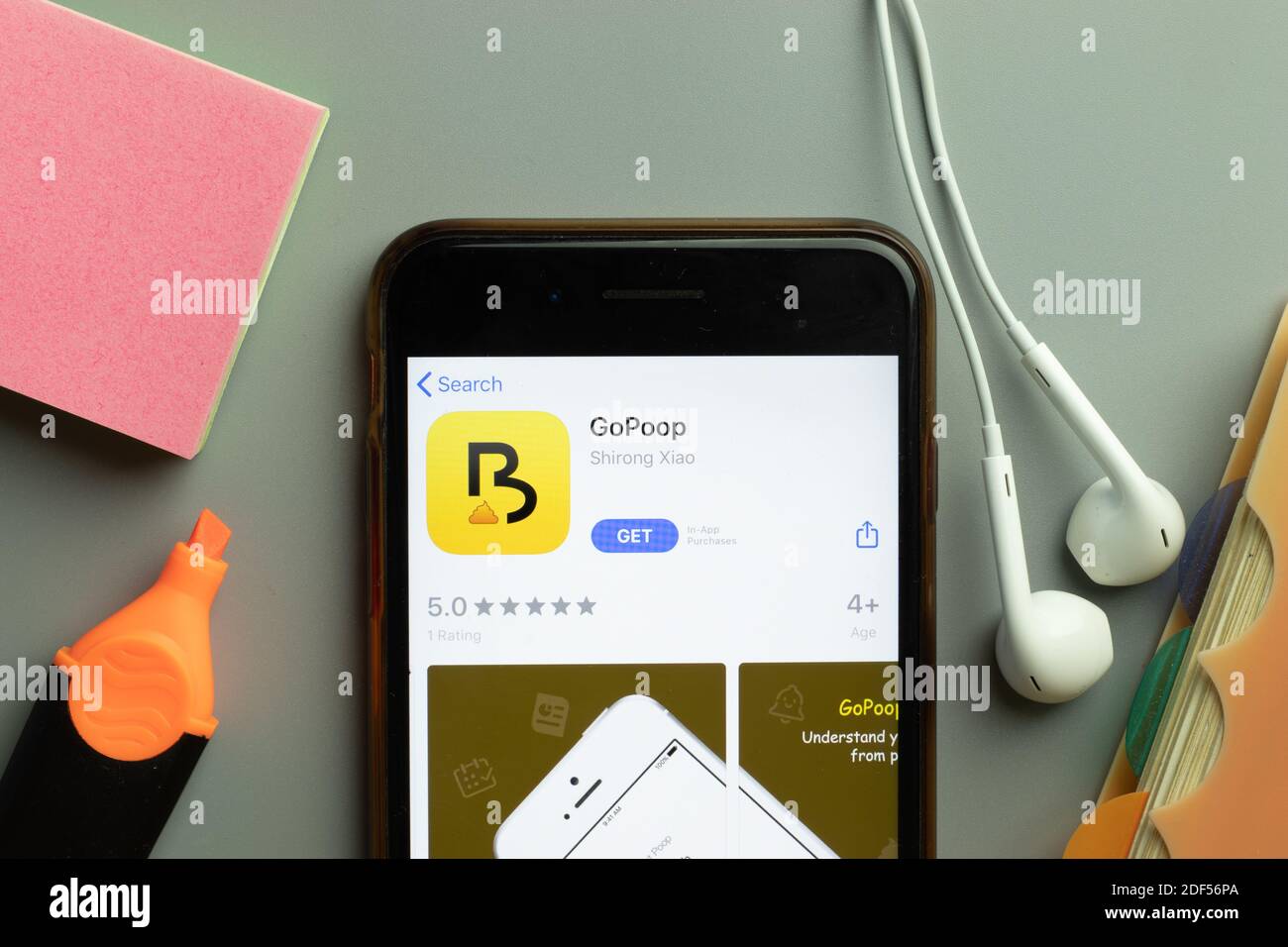 New York, USA - 1. Dezember 2020: GoPoop Mobile App Icon auf dem Telefonbildschirm Draufsicht, illustrative Editorial. Stockfoto