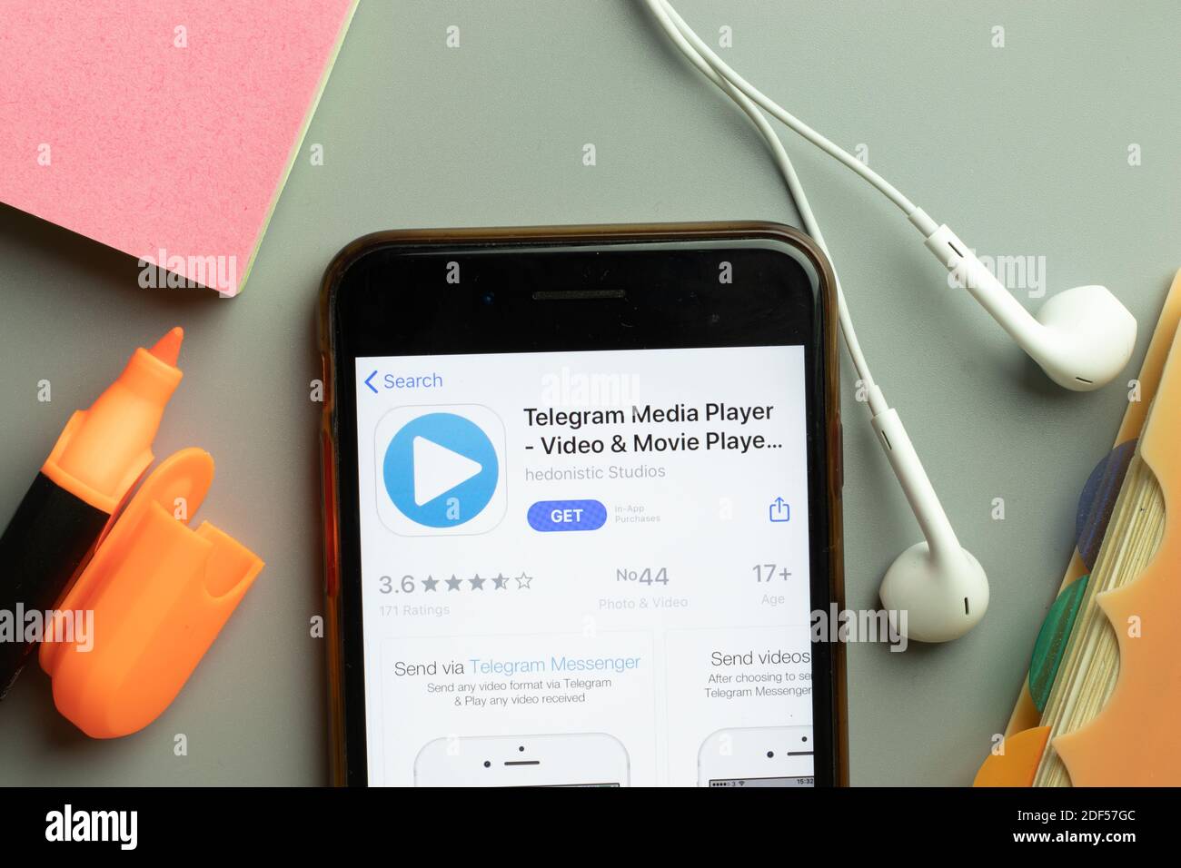 New York, USA - 1. Dezember 2020: Telegram Media Player Mobile App Icon auf dem Telefonbildschirm Draufsicht, illustrative Editorial. Stockfoto