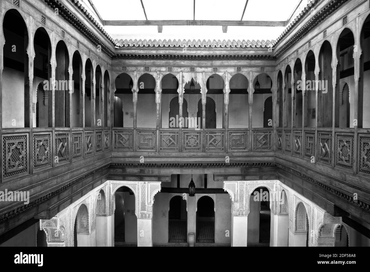 Fes ist eine nordöstliche marokkanische Stadt, die oft als Kulturhauptstadt des Landes bezeichnet wird. Es ist vor allem für seine Fes El Bali ummauerten Medina bekannt Stockfoto