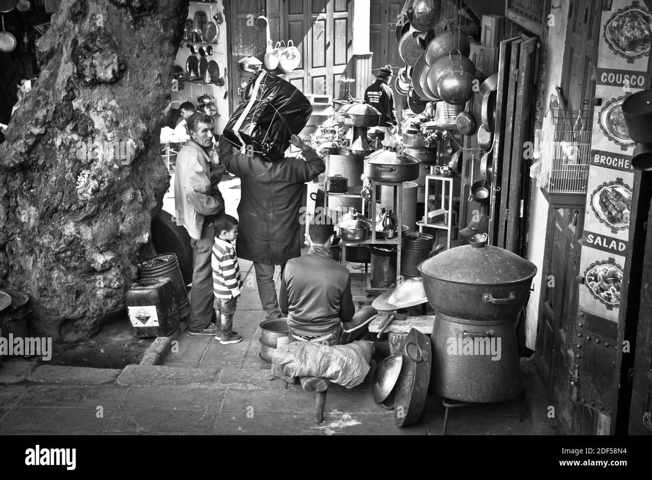 Fes ist eine nordöstliche marokkanische Stadt, die oft als Kulturhauptstadt des Landes bezeichnet wird. Es ist vor allem für seine Fes El Bali ummauerten Medina bekannt Stockfoto