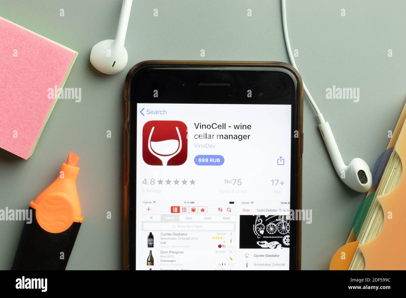 New York, USA - 1. Dezember 2020: VinoCell Mobile App Icon auf dem Telefonbildschirm Draufsicht, illustrative Editorial. Stockfoto