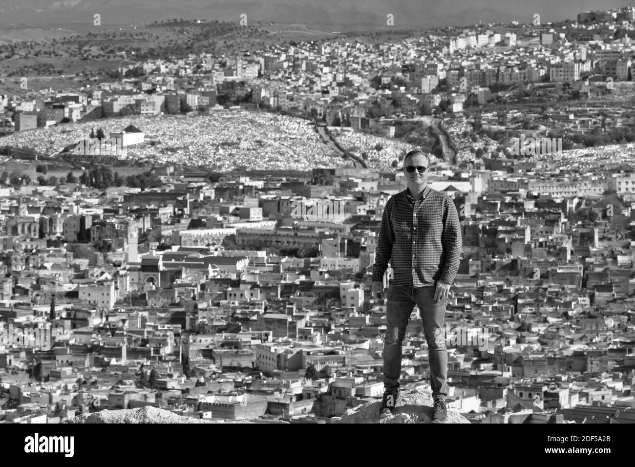 Fes ist eine nordöstliche marokkanische Stadt, die oft als Kulturhauptstadt des Landes bezeichnet wird. Es ist vor allem für seine Fes El Bali ummauerten Medina bekannt Stockfoto