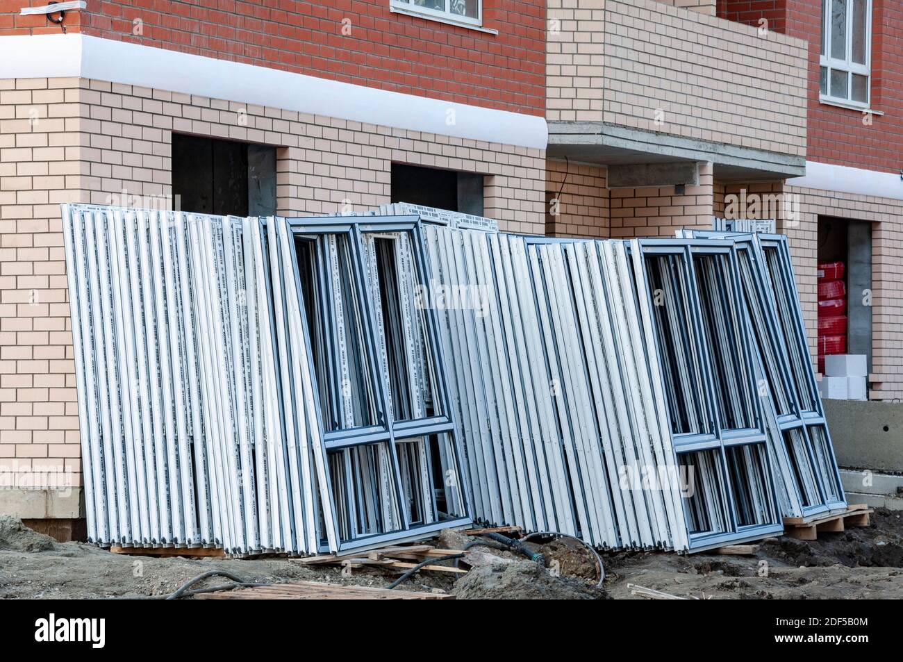 pvc-Fenster-Profilstapel aus Kunststoff-Fensterrahmen Stockfoto