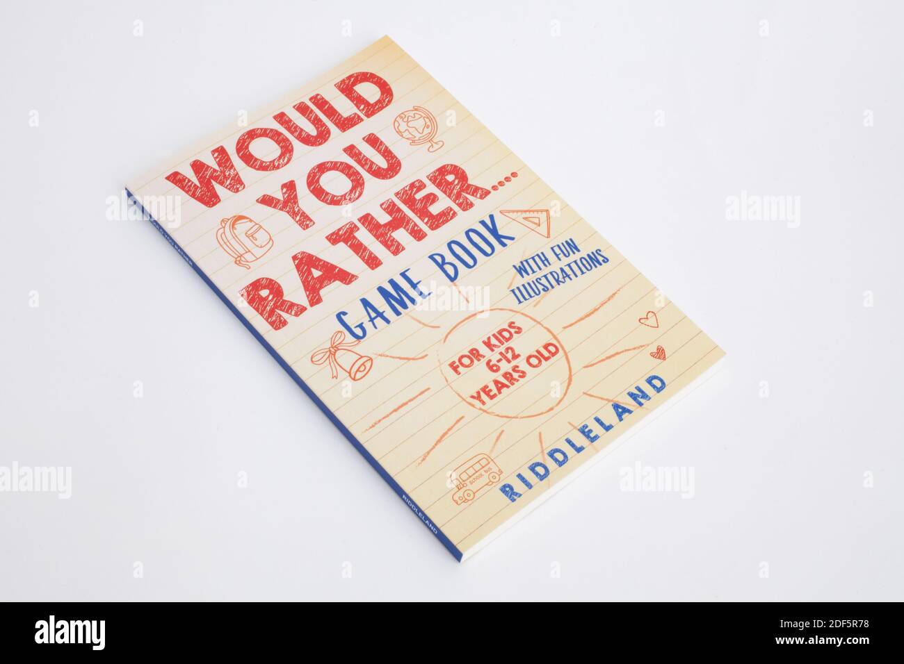 Das Buch, würden Sie lieber, Spielbuch von Riddleland für 6 bis 12 Jahre alt Stockfoto