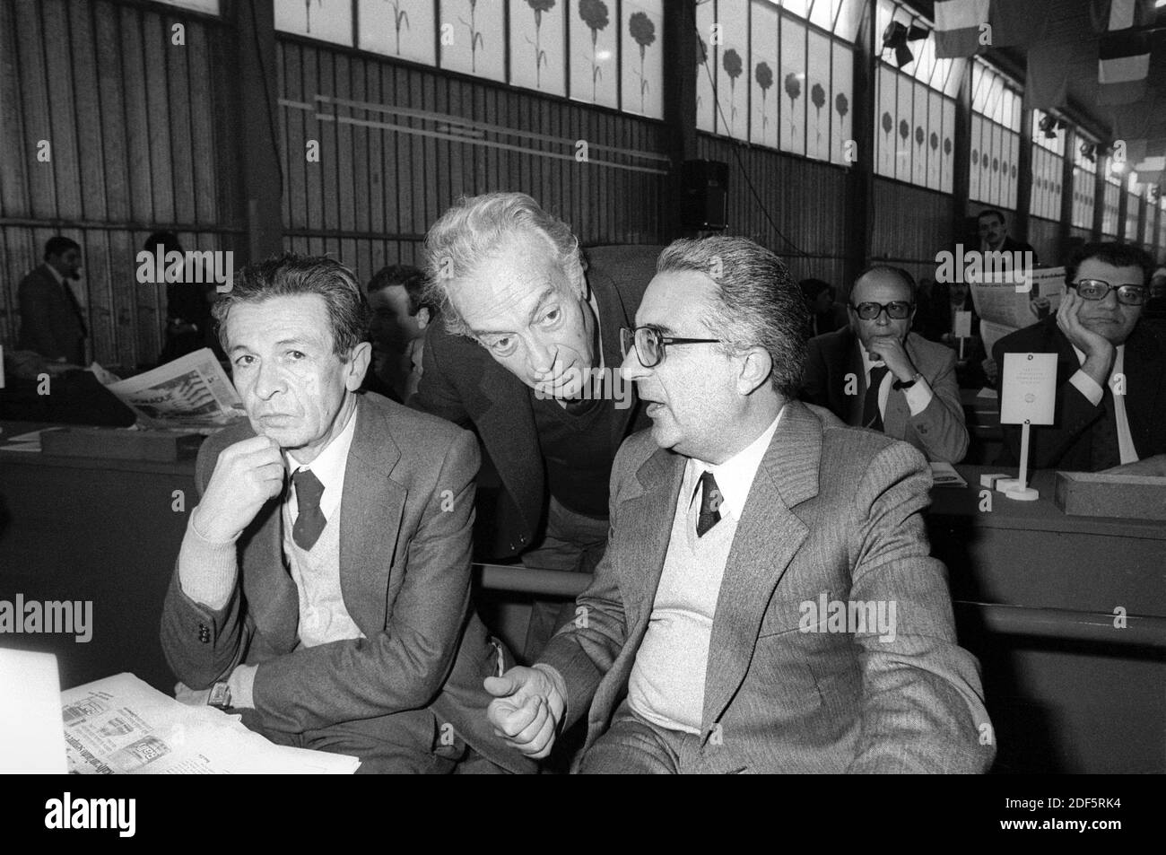 - Enrico Berlinguer ed Armando Cossutta, PCI (Partito Comunista Italiano), con il pittore Renato Guttuso al XLII Congresso nazionale del PSI a Palermo (April 1981) - Enrico Berlinguer und Armando Cossutta, PCI (Kommunistische Partei Italiens), mit dem Maler Renato Guttuso auf dem XLII. Nationalen Kongress der PSI in Palermo (April 1981) Stockfoto