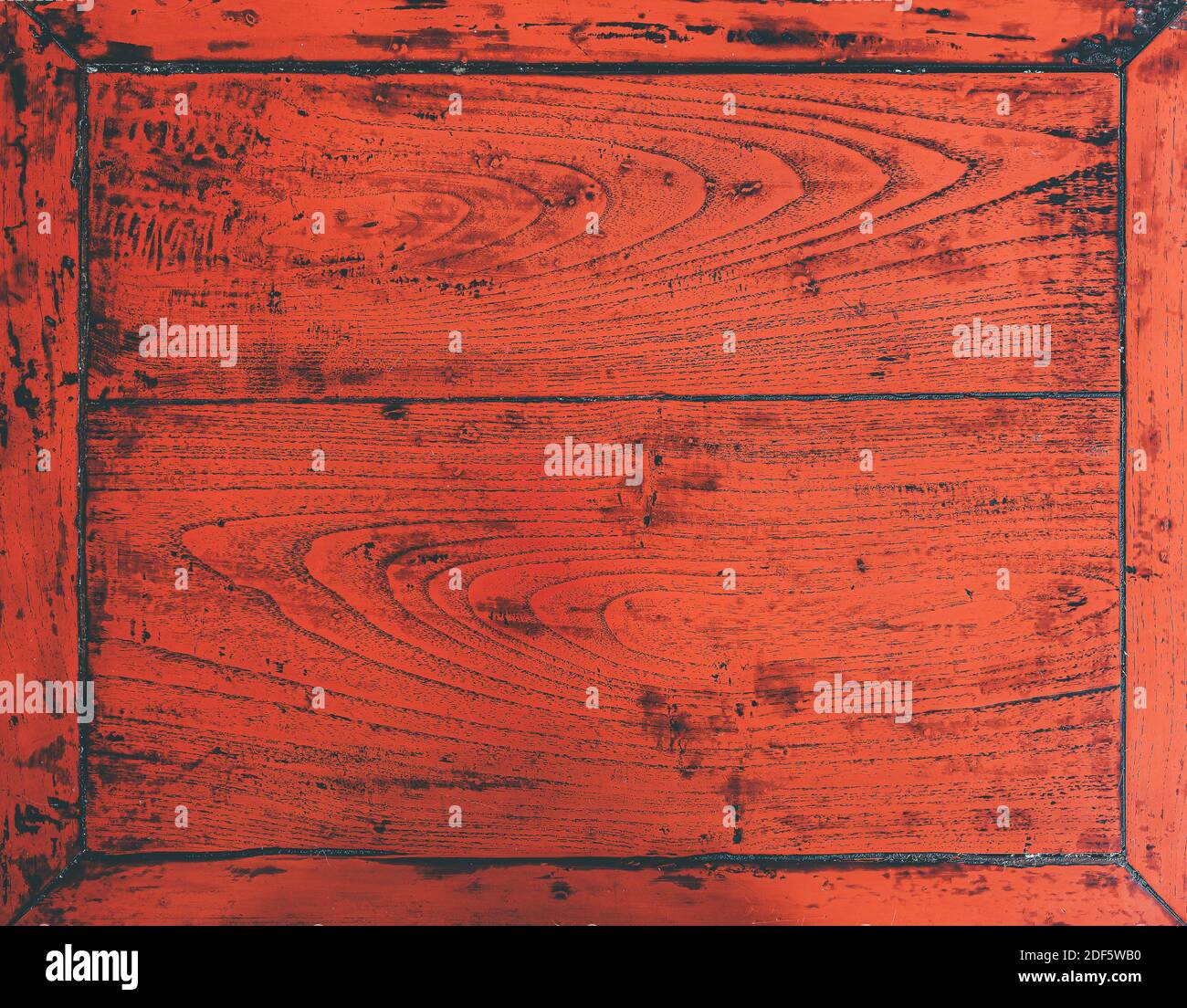 Full-Frame rustikalen roten Holztisch Hintergrund, direkt über Blick auf alten Holzschreibtisch Stockfoto