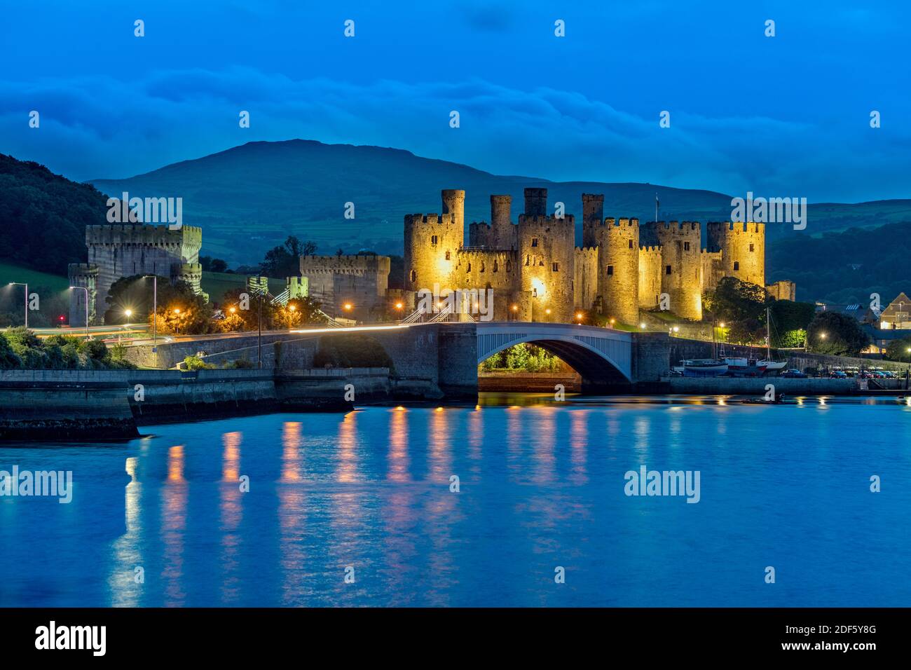 Conwy Castle; Abenddämmerung; Wales Stockfoto