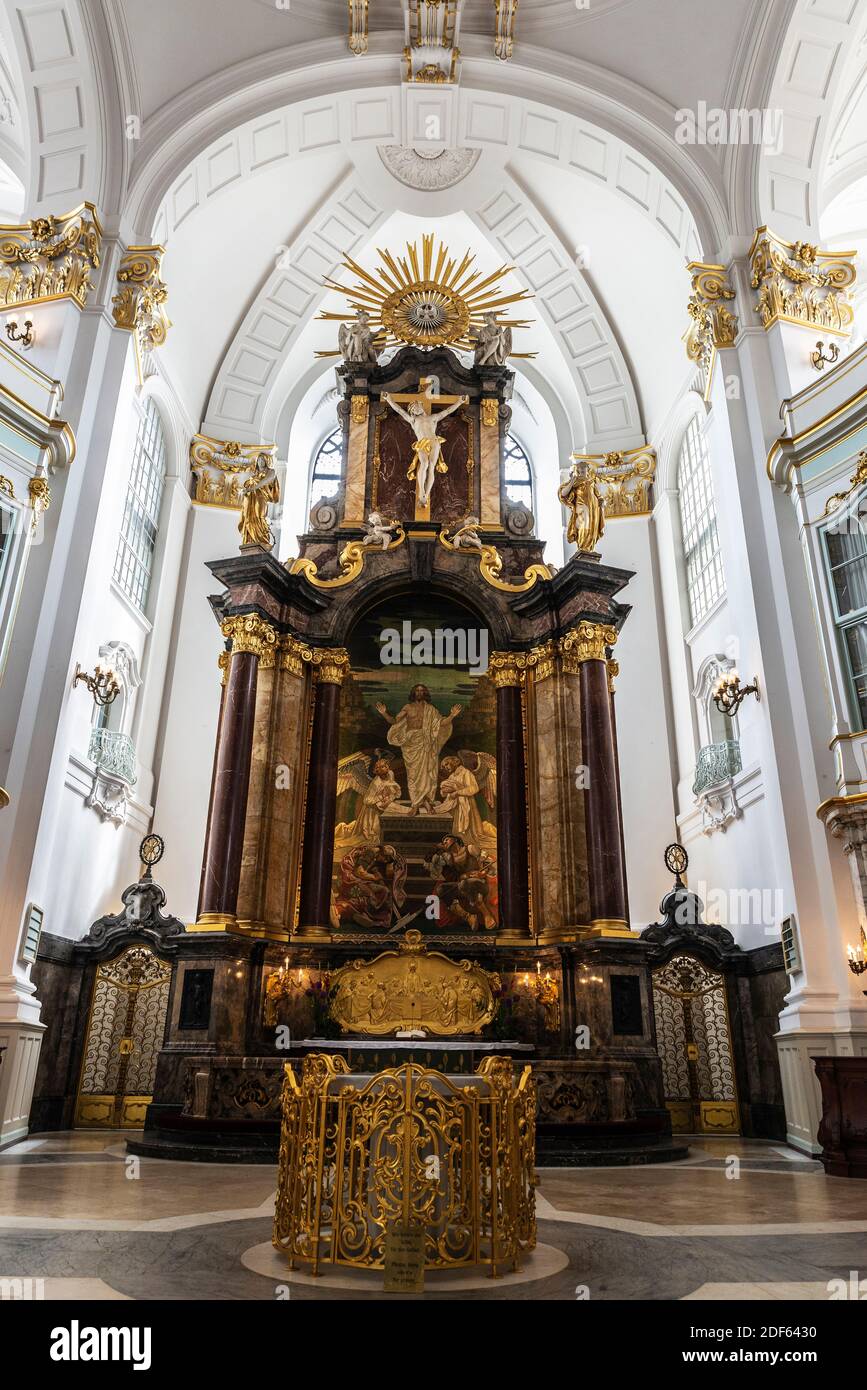 Altar der St. Michael Kirche, St. Michaelis oder Michel, Lutherische Kirche im Zentrum von Hamburg, Deutschland Stockfoto