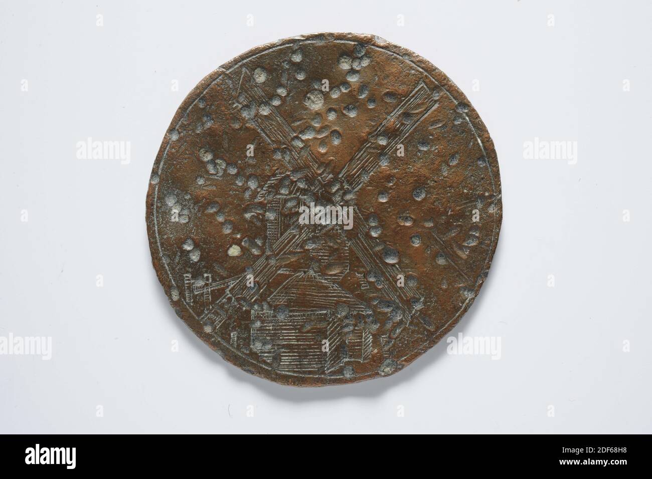 Nachbarschaftsmedaille, Anonym, 17. Jahrhundert, graviert, Allgemein: 4,2 x 0,1cm 42 x 1mm, Gewicht: 15g, Mühle, Kupfernachbarschaftsmedaille des Bolwerksoord. Auf der Vorderseite ist ein Bild einer Standard-Windmühle eingraviert, im Hintergrund ein Zaun. Die Rückseite ist leer, 1895 Stockfoto