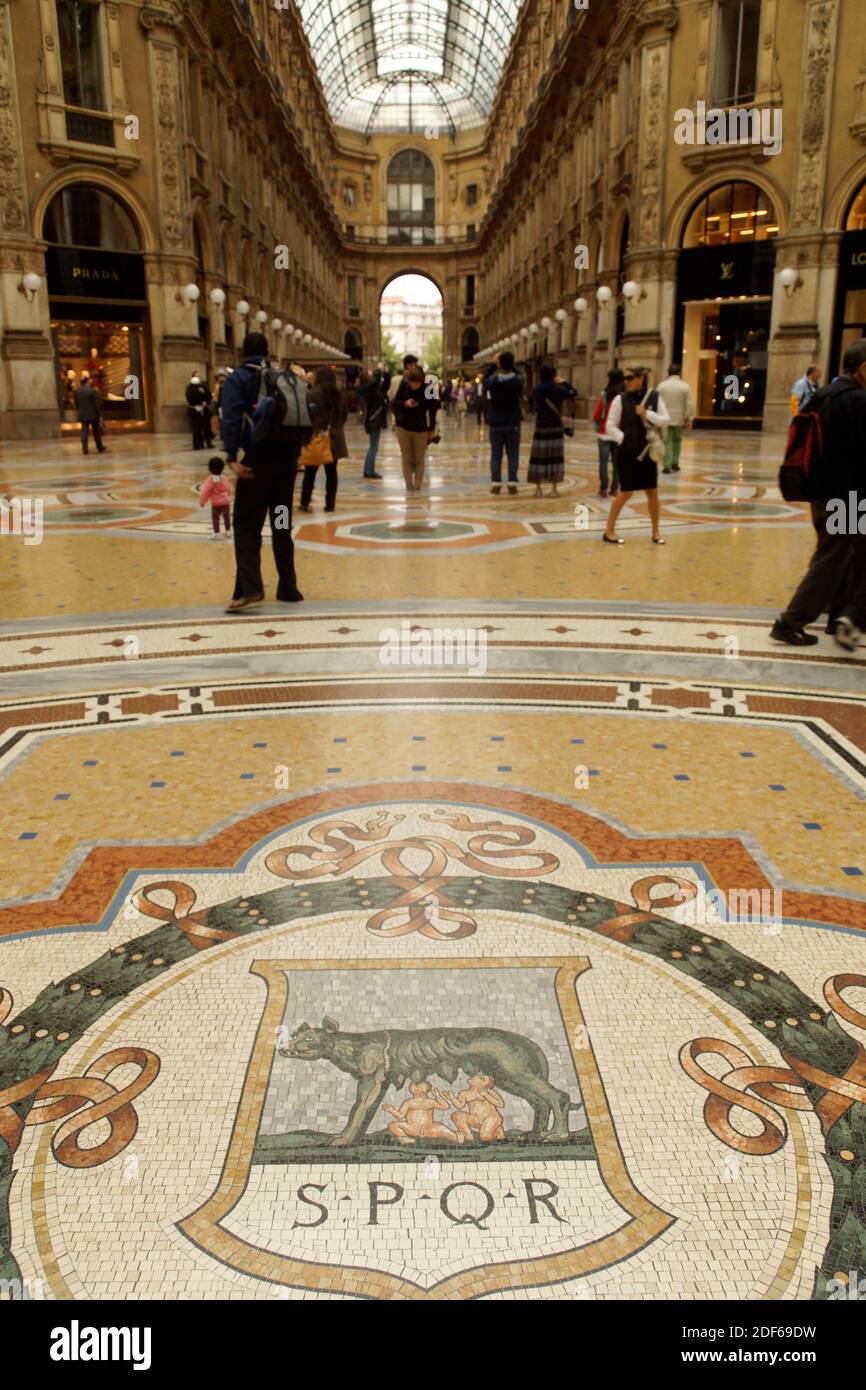 Mailand (Italien). Bodenbeläge im Mittelschiff der Galerie Vittorio Emanuele II in Mailand. Stockfoto
