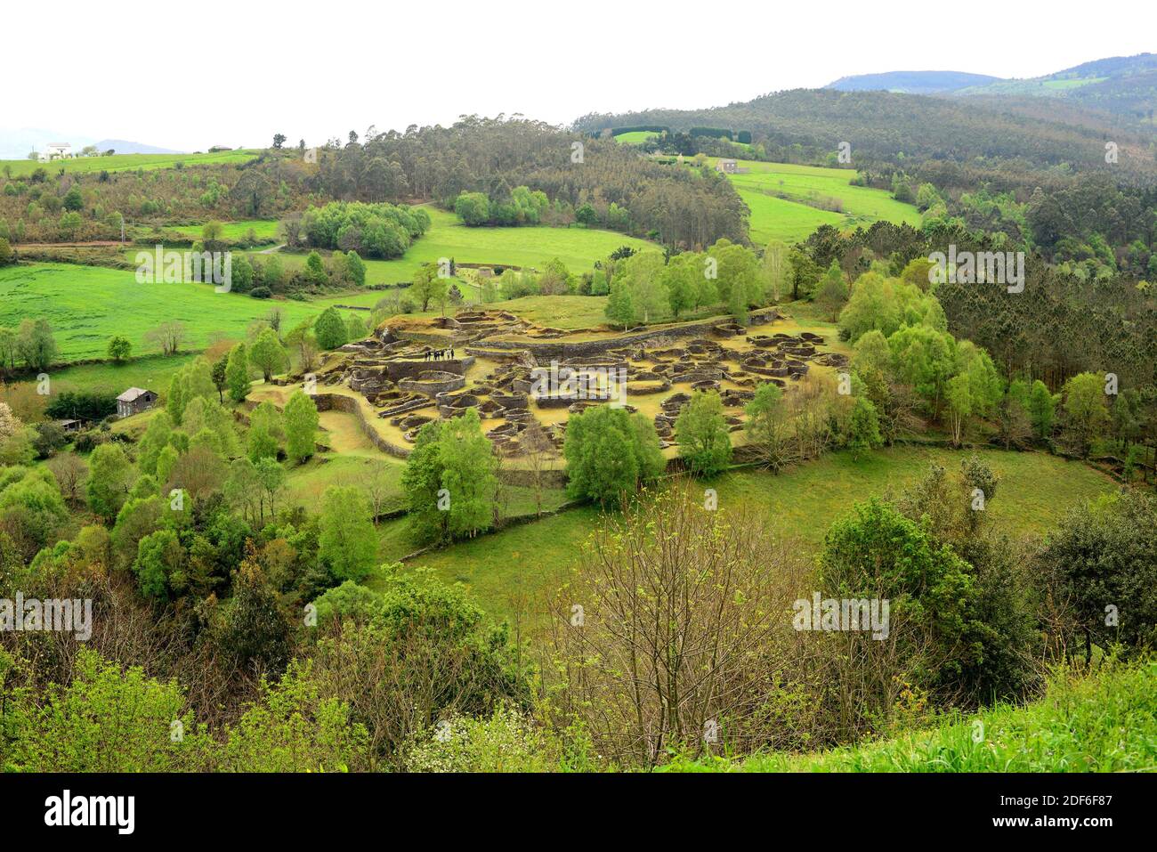 Coaña Hillfort (Eisenzeit), Panoramablick. Fürstentum Asturien, Spanien. Stockfoto