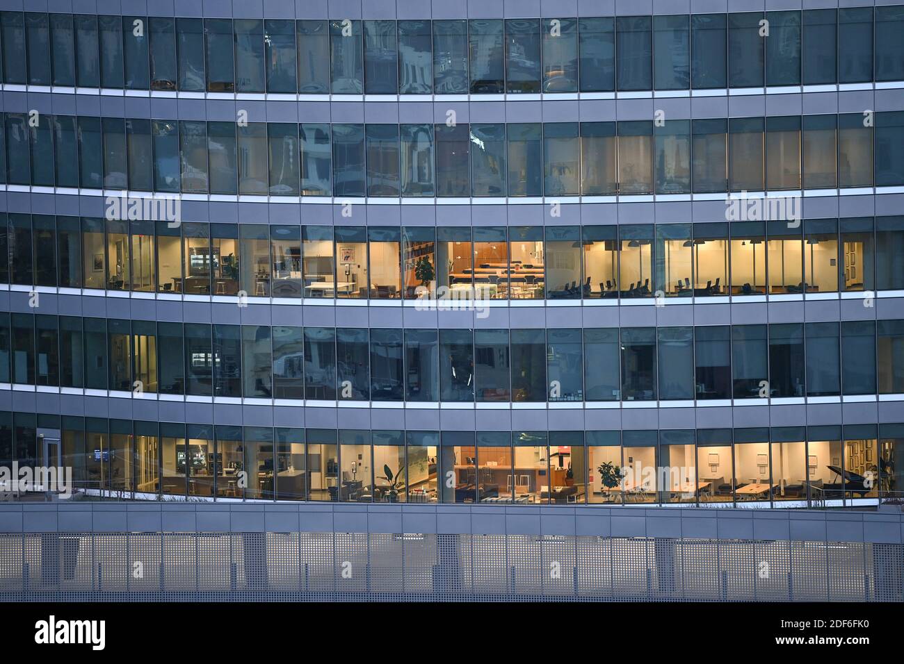 15. August 2020 Austin, Texas: Blick auf das SXSW Center während eines frühen Morgensonnenaufgangs, Blick nach Norden vom Westgate Building in der Innenstadt von Austin. © Bob Daemmrich Stockfoto