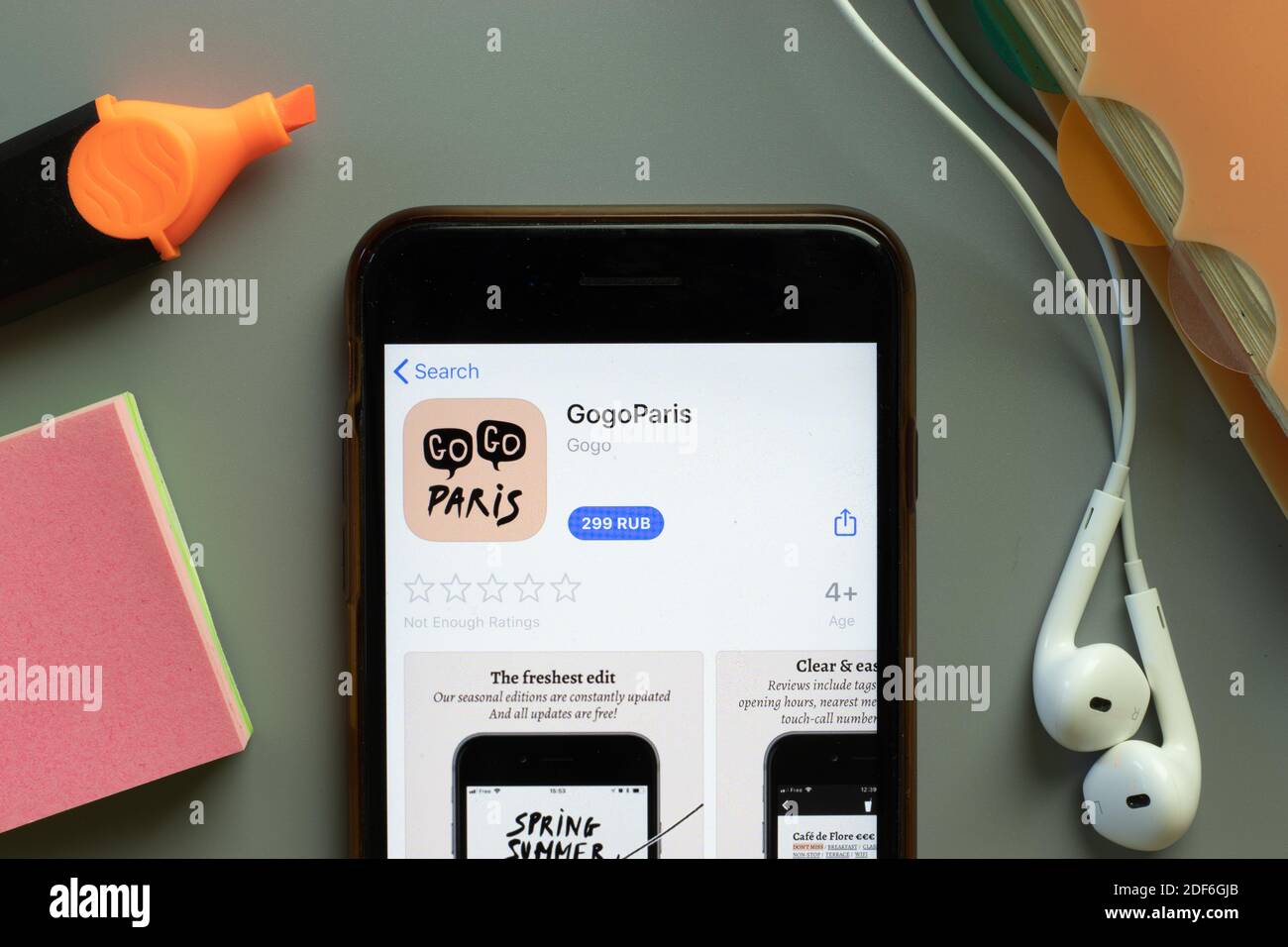 New York, USA - 1. Dezember 2020: GogoParis Mobile App Icon auf dem Handy-Bildschirm Draufsicht, illustrative Editorial. Stockfoto