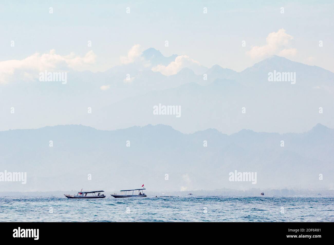 Gili Trawangan Landschaft mit Gunung Rinjani im Hintergrund in Lombok, Indonesien Stockfoto