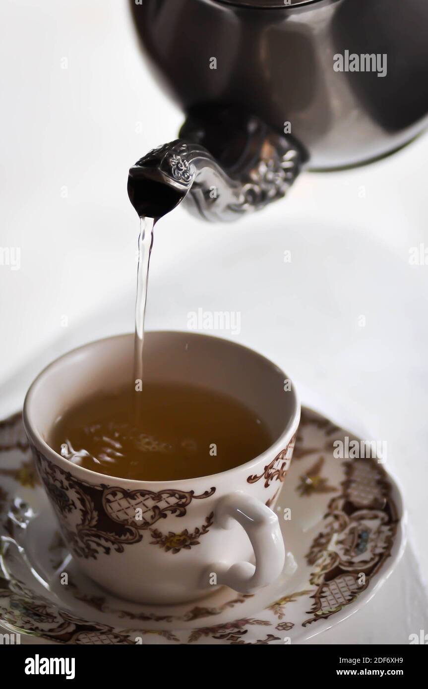 Tee oder eine Tasse Tee und Stahlkessel Stockfoto