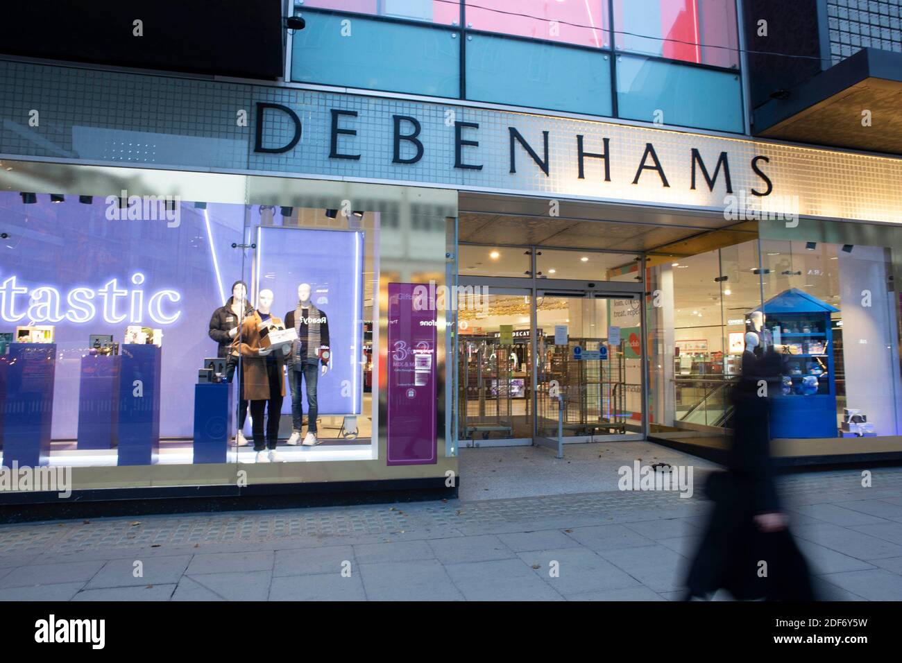 Allgemeine Sicht auf die Niederlassung in der Oxford Street in Debenhams, wo die Kette nach dem Scheitern der letzten Bemühungen um die Rettung der maroden Kaufhauskette geschlossen wird, was bedeutet, dass 12,000 Mitarbeiter wahrscheinlich ihre Arbeitsplätze verlieren, wenn die 124 Geschäfte der Kette ihren Handel einstellen Stockfoto