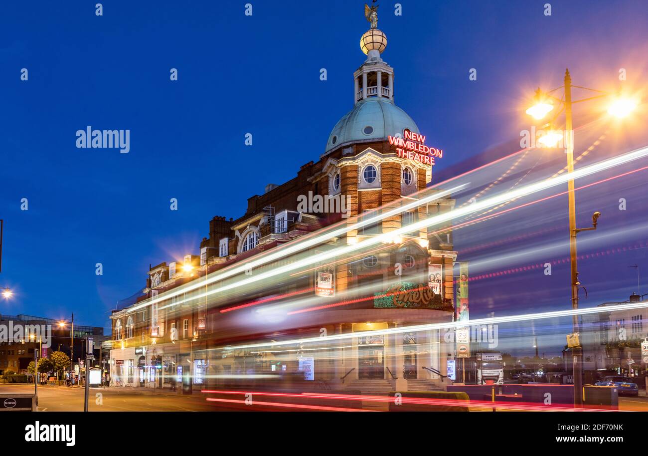 Das neue Wimbledon Theater bei Nacht London Großbritannien Stockfoto