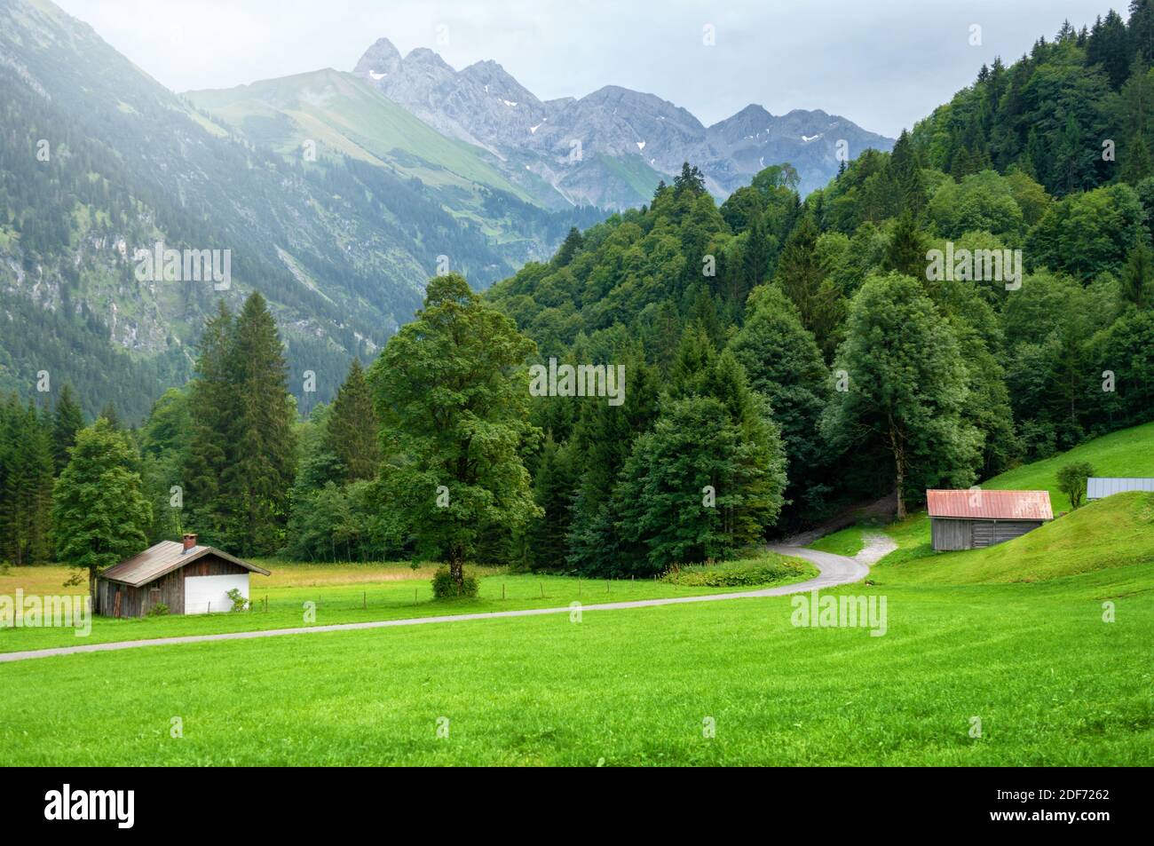 Alte Holzschuppen in den Alpen, Bayern Deutschland Stockfoto