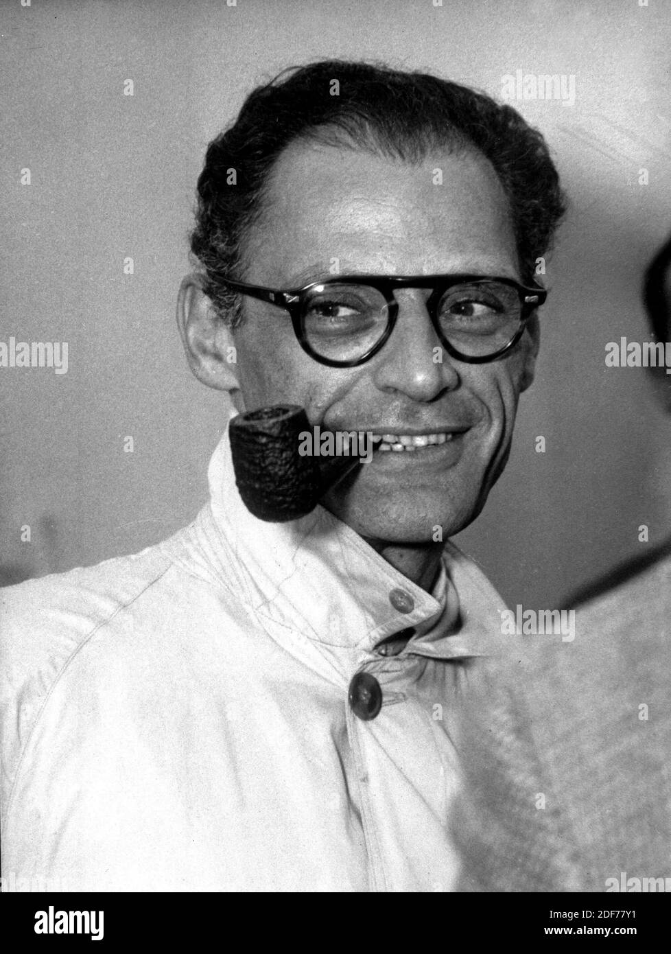 Der Amerikanische Schriftsteller Arthur Miller Ehemann Der Schauspielerin Marilyn Monroe 7 09 1956 Lo Scrittore Americano Arthur Miller Marito Dell Attrice Marilyn Monroe 7 09 1956 Stockfotografie Alamy