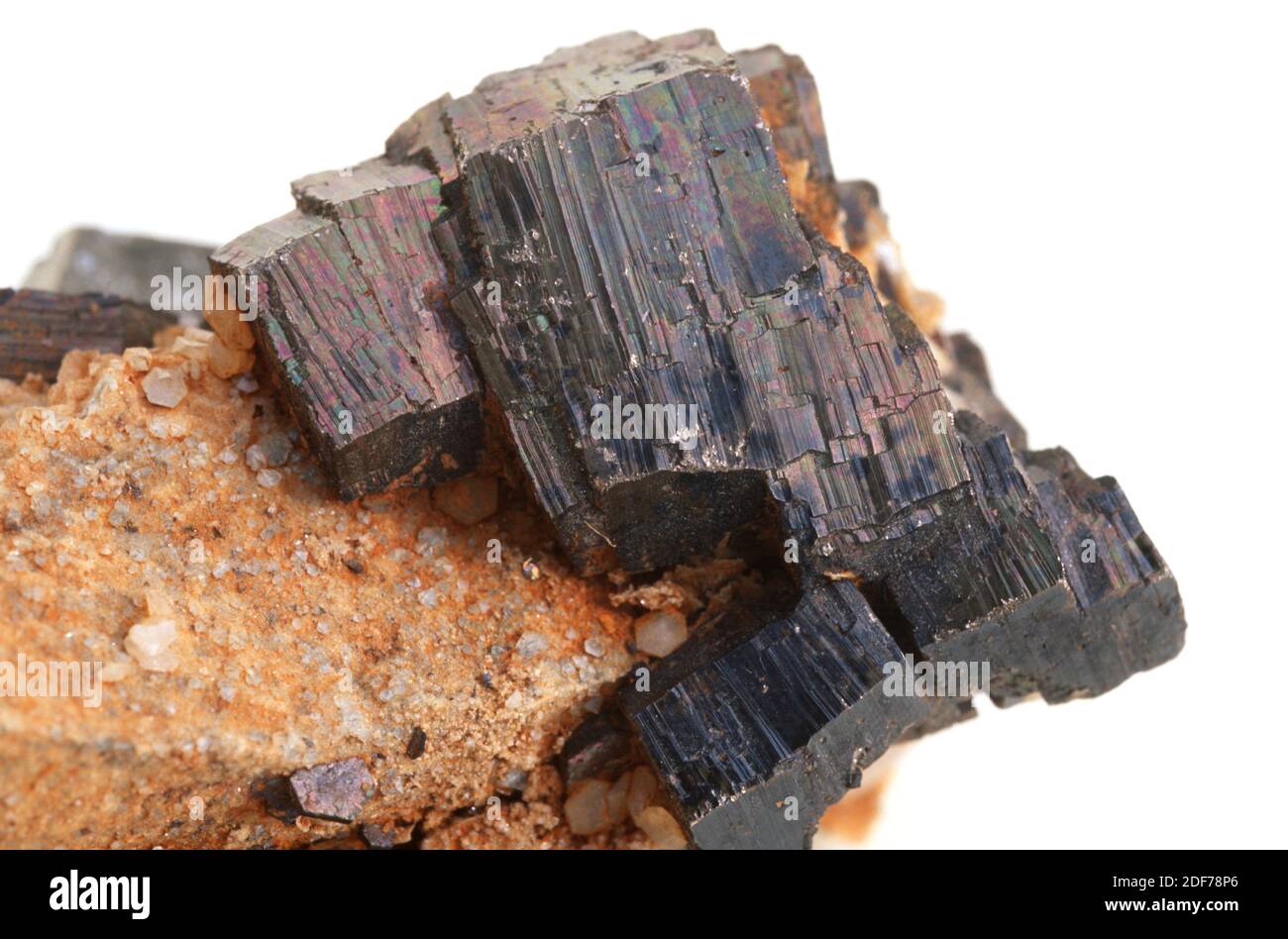 Pyrrhotit ist ein Eisensulfidmineral. Kristallisierte Probe. Stockfoto