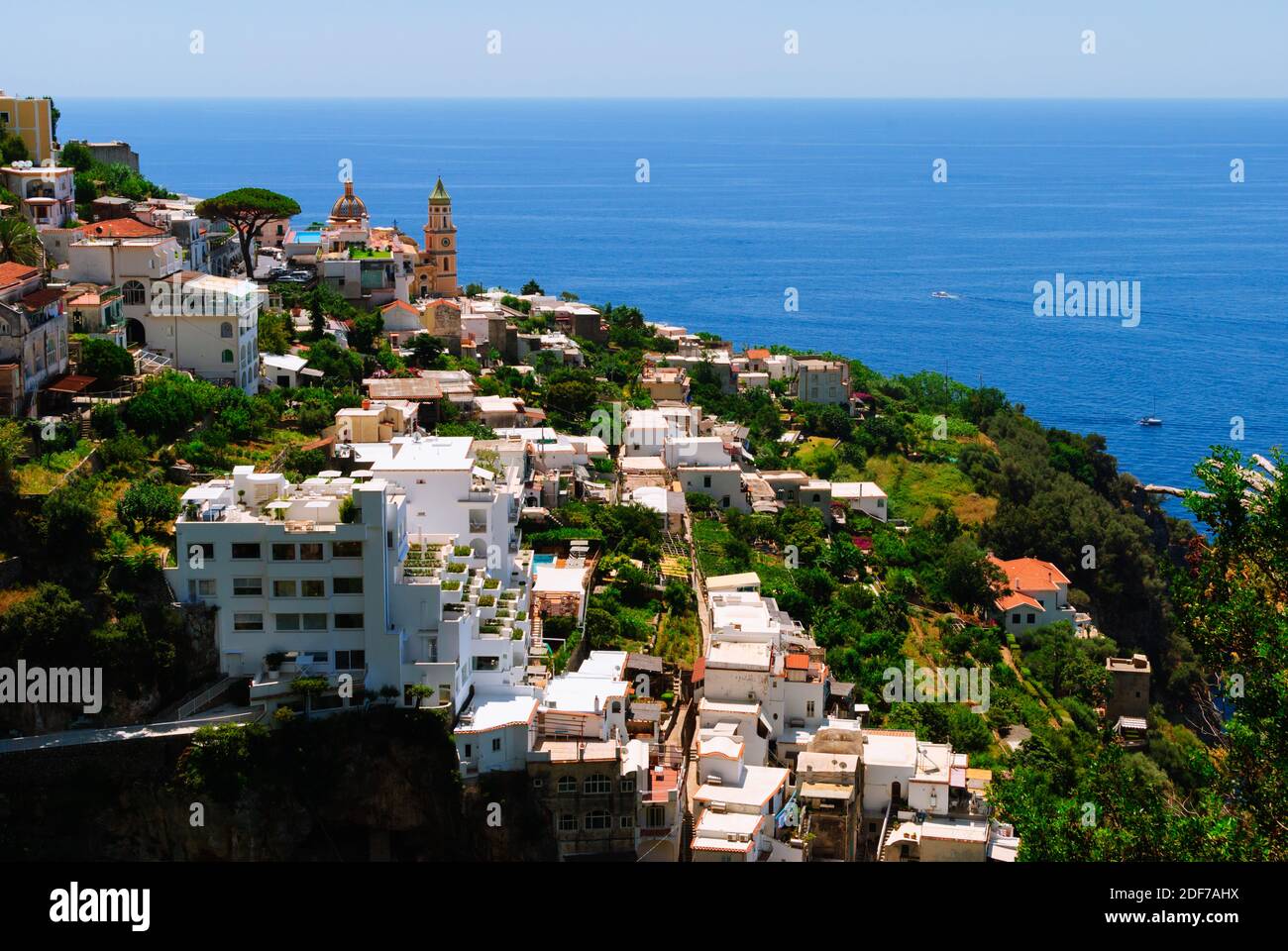 Praiano: Schöne kleine Stadt an der Amalfiküste. Stockfoto